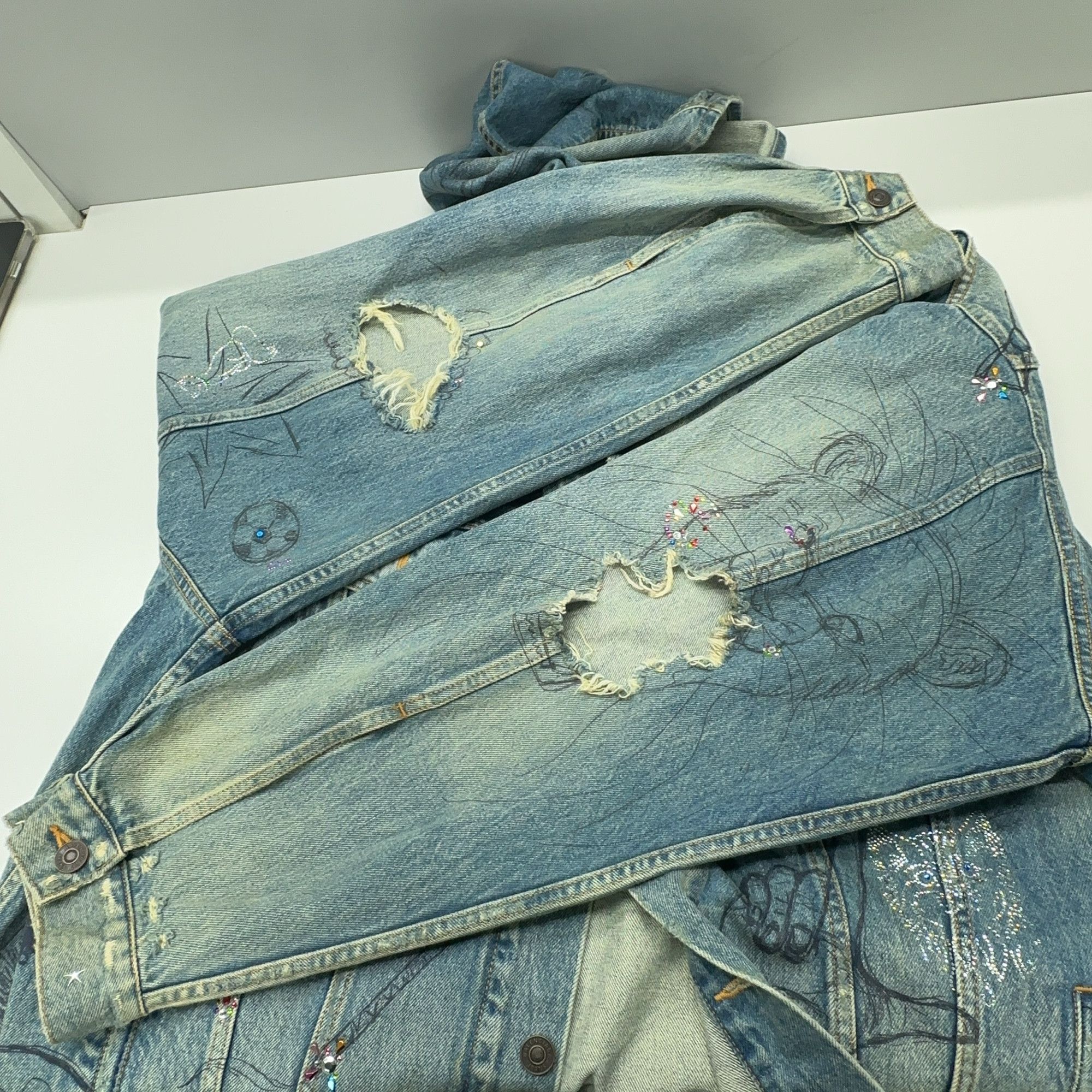 Balenciaga Balenciaga Graffiti Print Denim Hoodie Jacket Size M Size US M / EU 48-50 / 2 - 12 Thumbnail