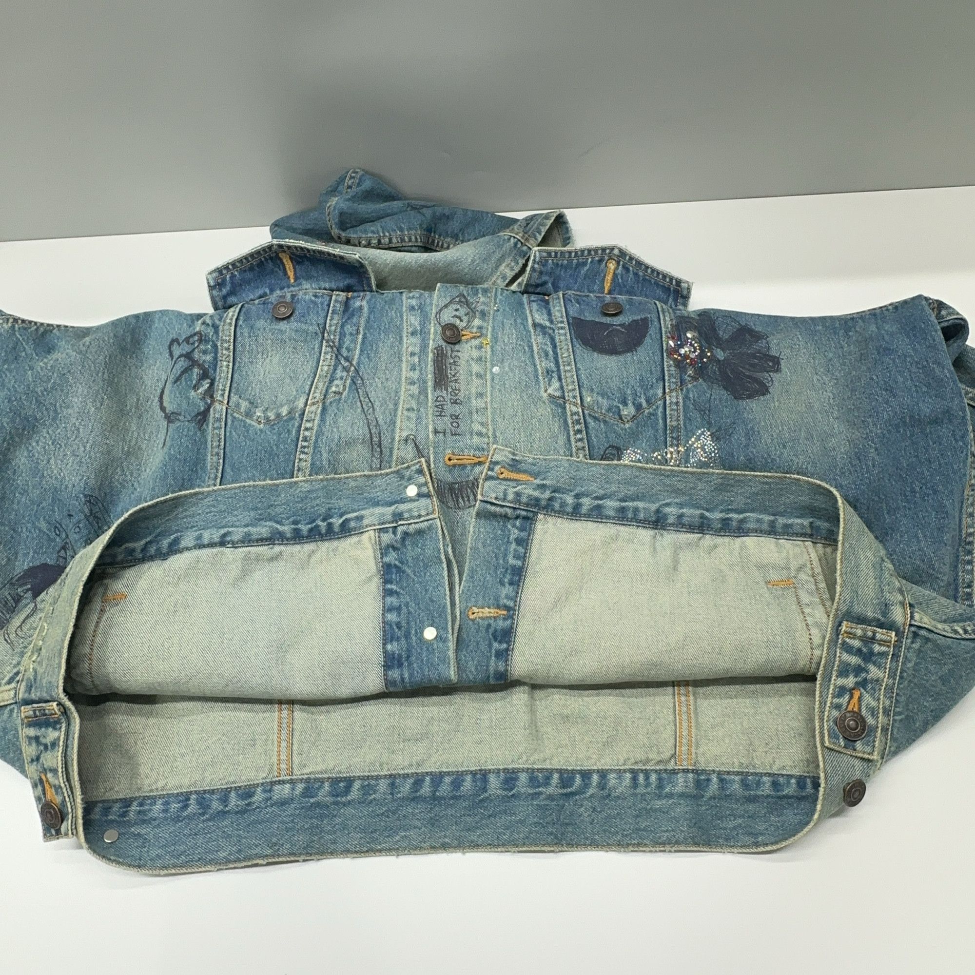 Balenciaga Balenciaga Graffiti Print Denim Hoodie Jacket Size M Size US M / EU 48-50 / 2 - 11 Thumbnail