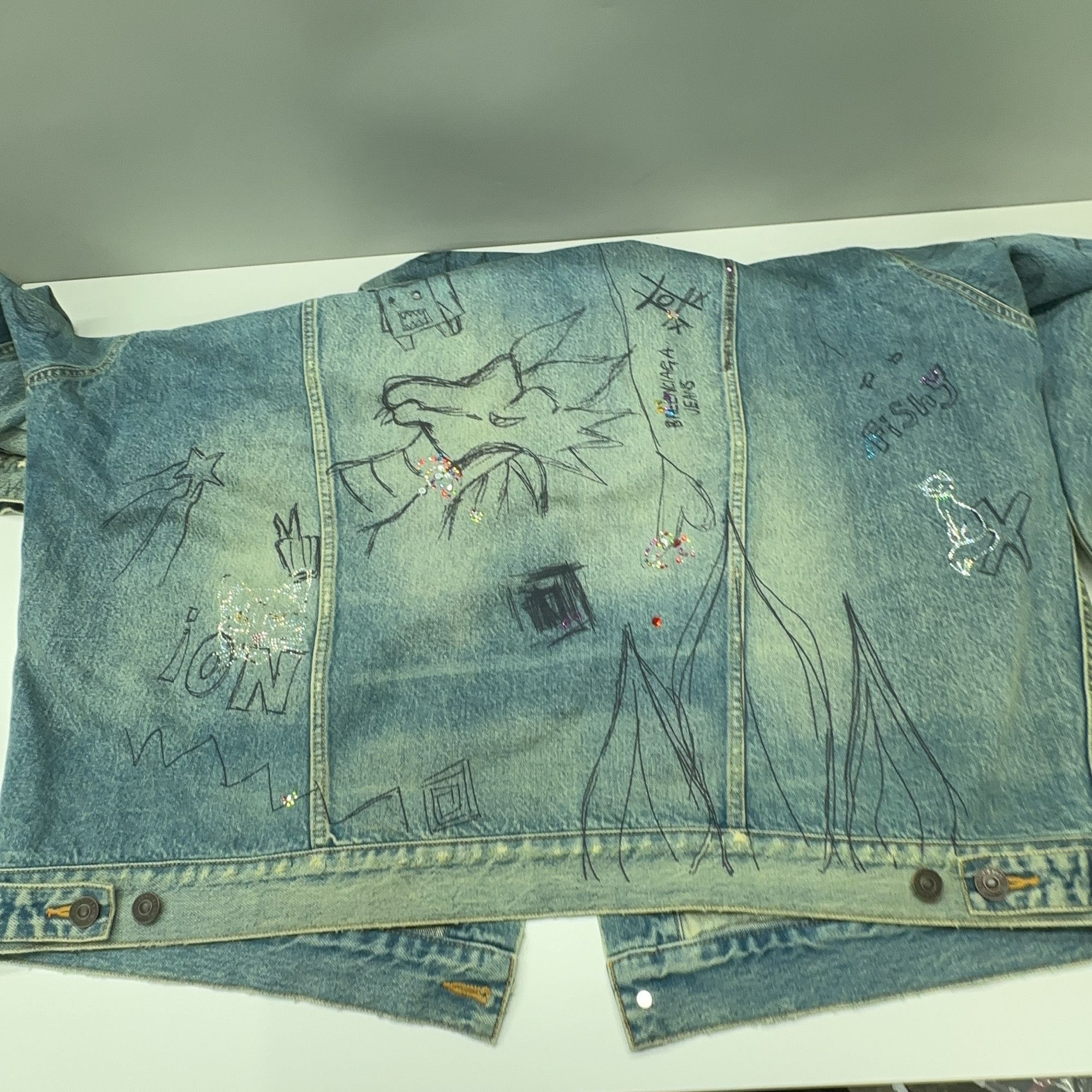 Balenciaga Balenciaga Graffiti Print Denim Hoodie Jacket Size M Size US M / EU 48-50 / 2 - 15 Thumbnail