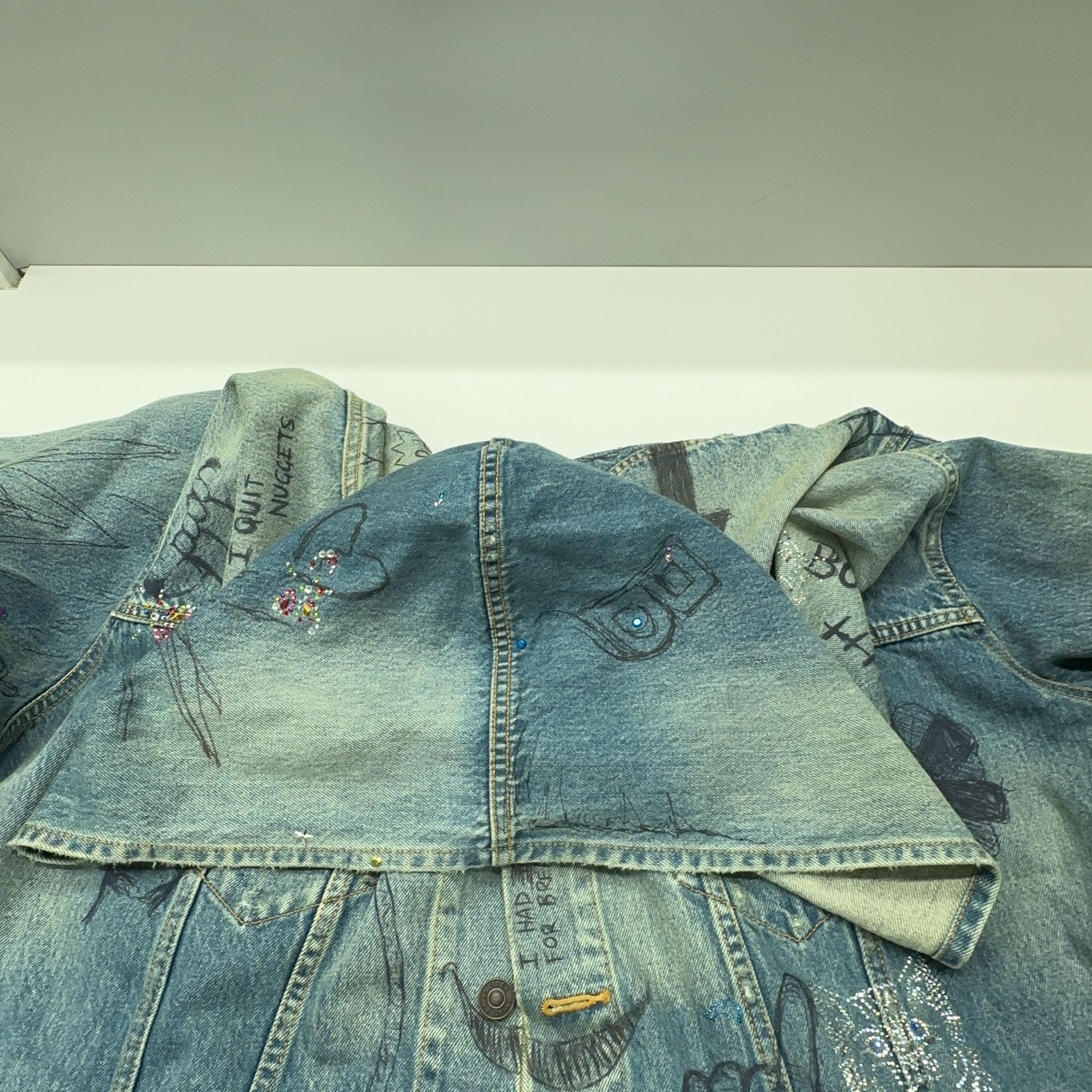 Balenciaga Balenciaga Graffiti Print Denim Hoodie Jacket Size M Size US M / EU 48-50 / 2 - 7 Thumbnail