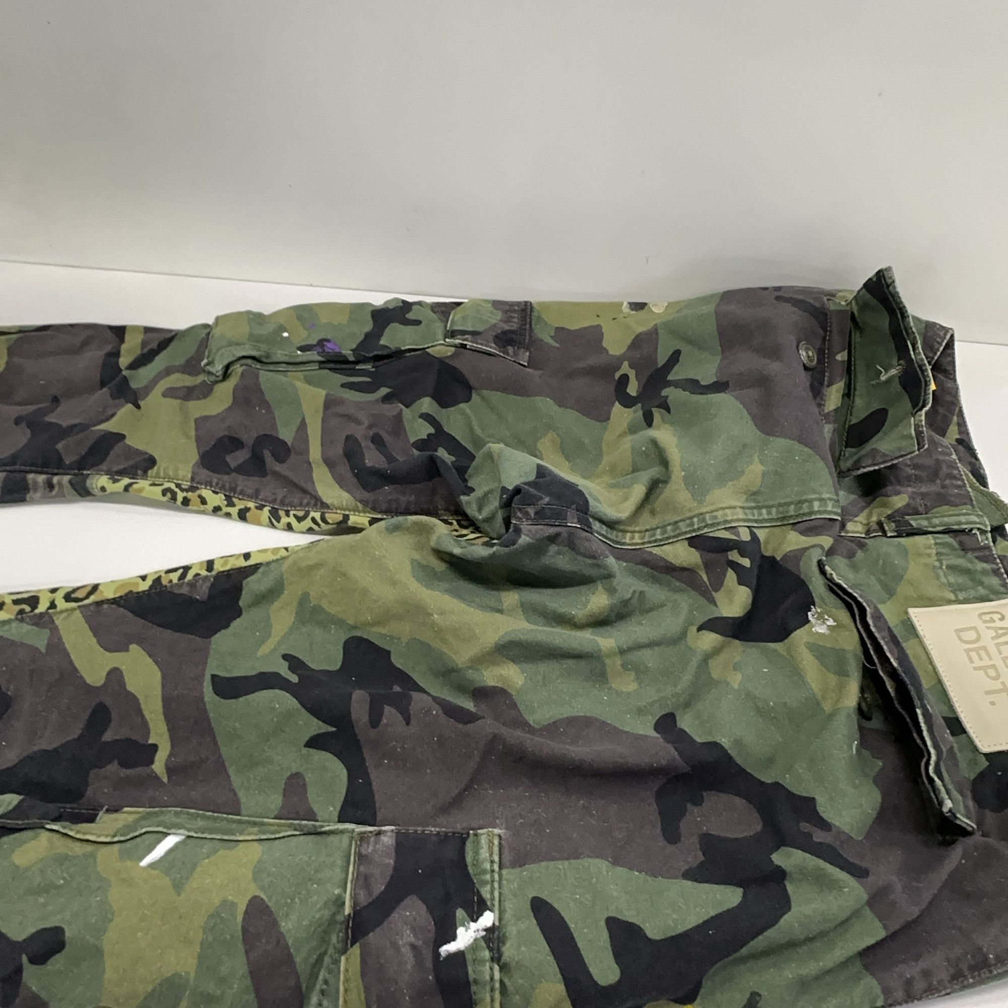 Gallery Dept. Gallery Dept. Camo Flare Cargo Pants Size 31 Size US 31 - 8 Thumbnail