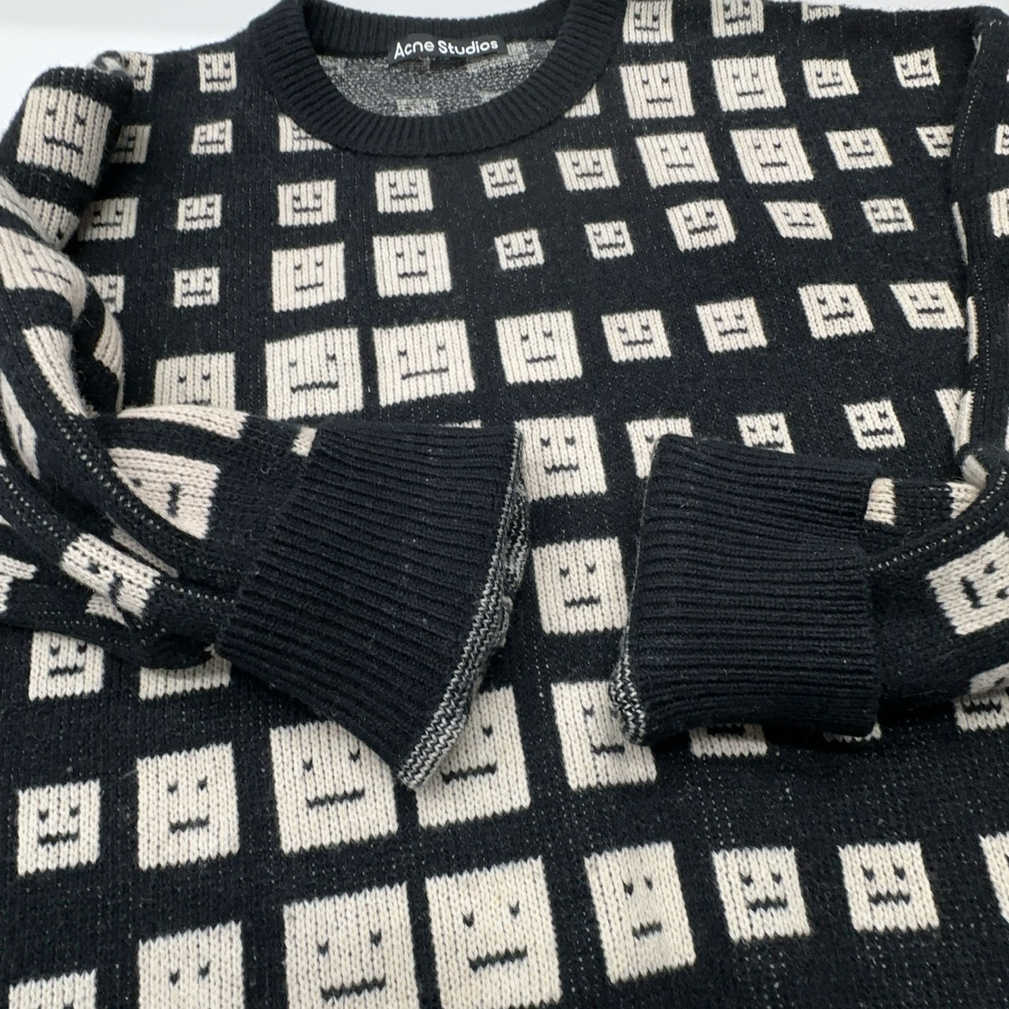Acne Studios Acne Studios Face Pattern Knit Sweater Size M Size US M / EU 48-50 / 2 - 7 Thumbnail