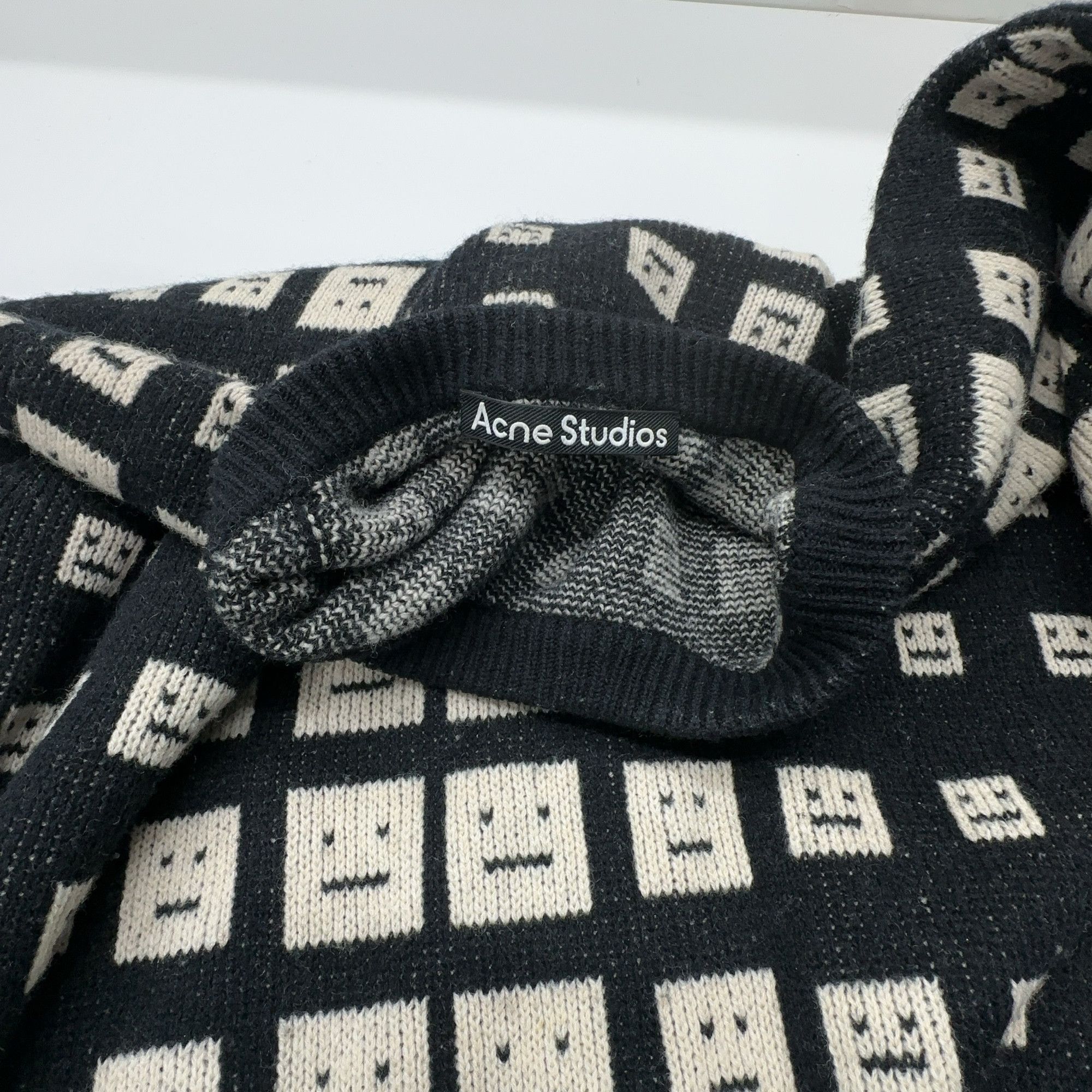 Acne Studios Acne Studios Face Pattern Knit Sweater Size M Size US M / EU 48-50 / 2 - 6 Thumbnail