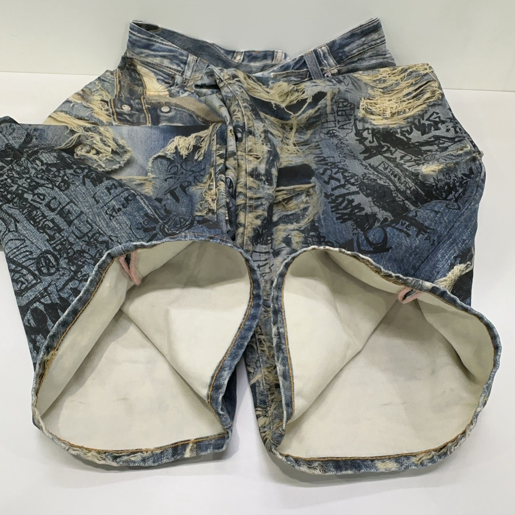 Acne Studios Acne Studios Graffiti Distressed Jeans Size 50 Size US 34 / EU 50 - 8 Thumbnail