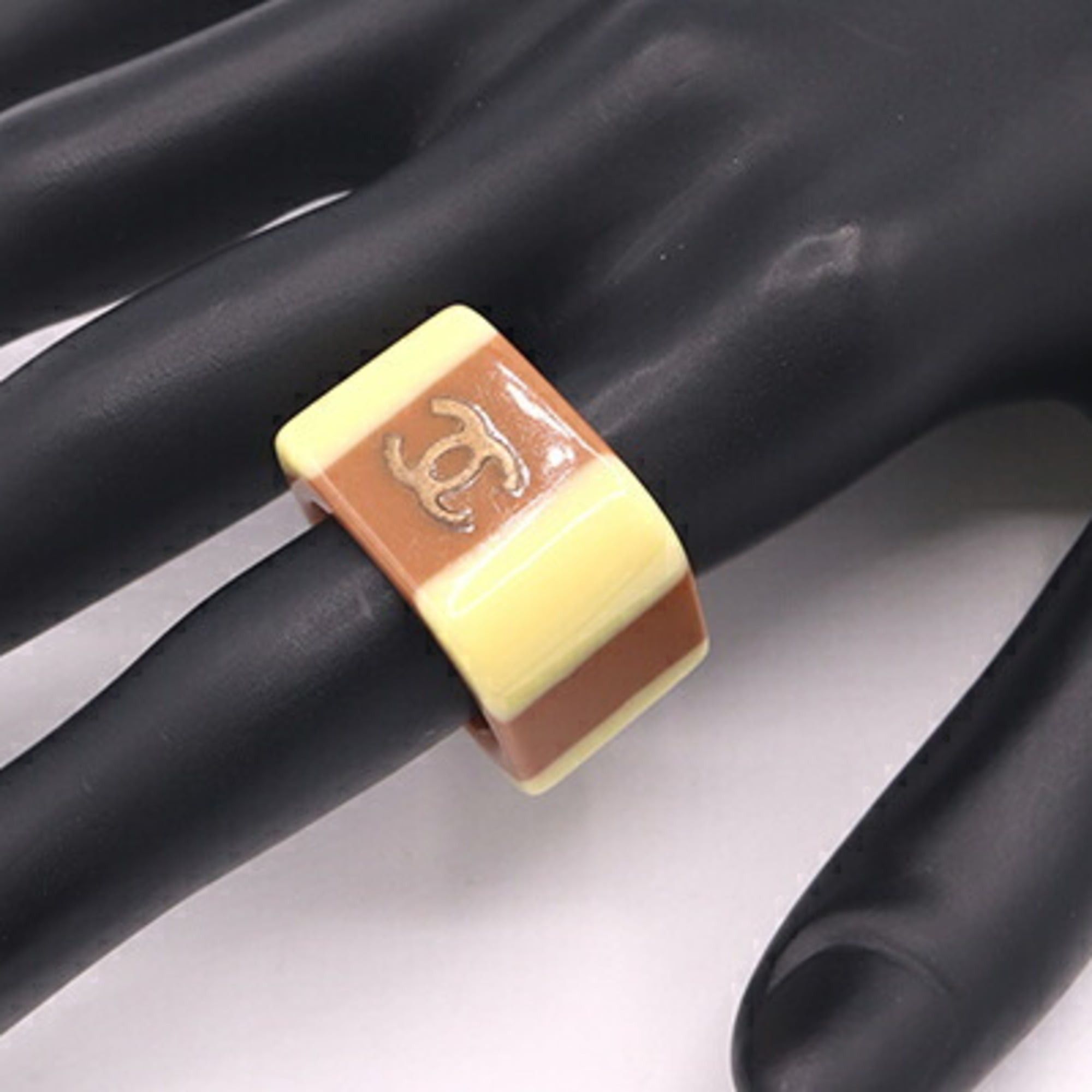 Chanel Chanel Ring, Brown Cream Yellow Plastic, 01A, 2001 Model, Coco Mark, Women's CHANEL Size ONE SIZE - 7 Thumbnail
