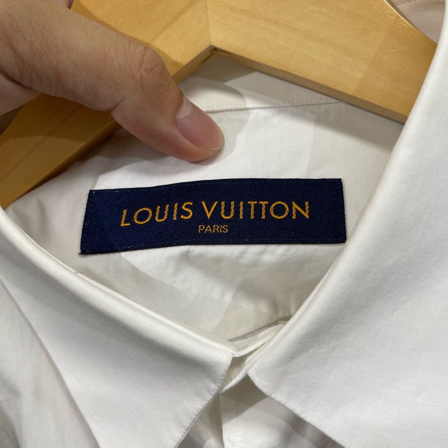 Louis Vuitton Louis Vuitton Classic Logo Embroidered Shirt Size US M / EU 48-50 / 2 - 3 Thumbnail