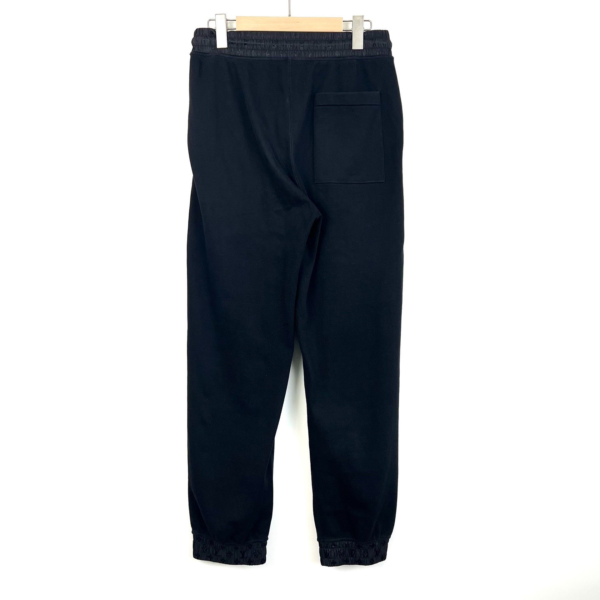 Louis Vuitton Louis Vuitton Fall Black Knit Sweatpants Size US 26 / EU 42 - 2 Thumbnail
