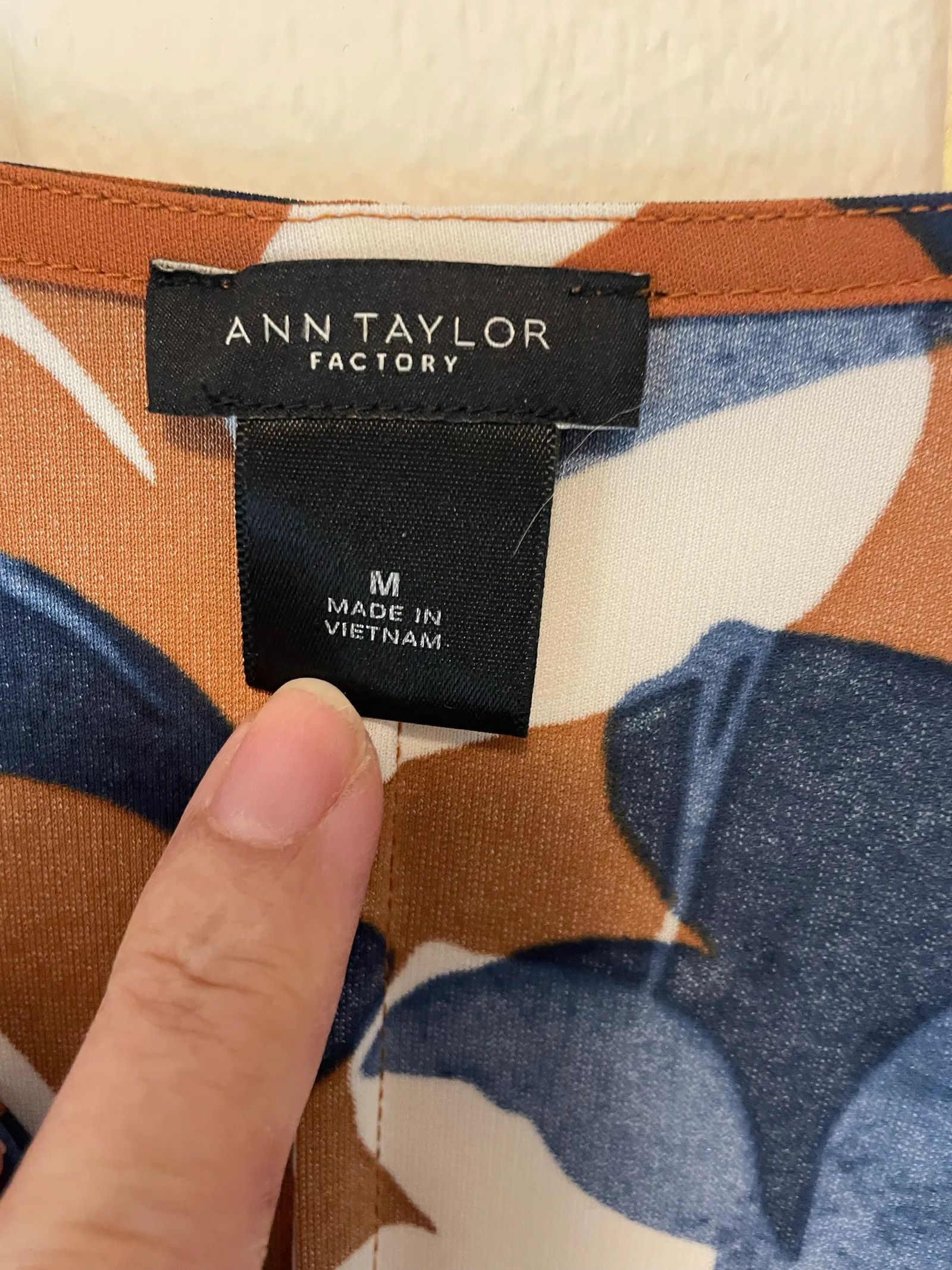 Ann Taylor Ann Taylor Mönstrad blus från Ann Taylor Blouse Size M / US 6-8 / IT 42-44 - 2 Thumbnail