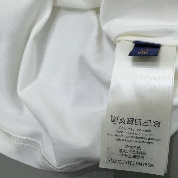 Louis Vuitton Louis Vuitton Embossed Logo T-Shirt Size XL Size US XL / EU 56 / 4 - 10 Thumbnail