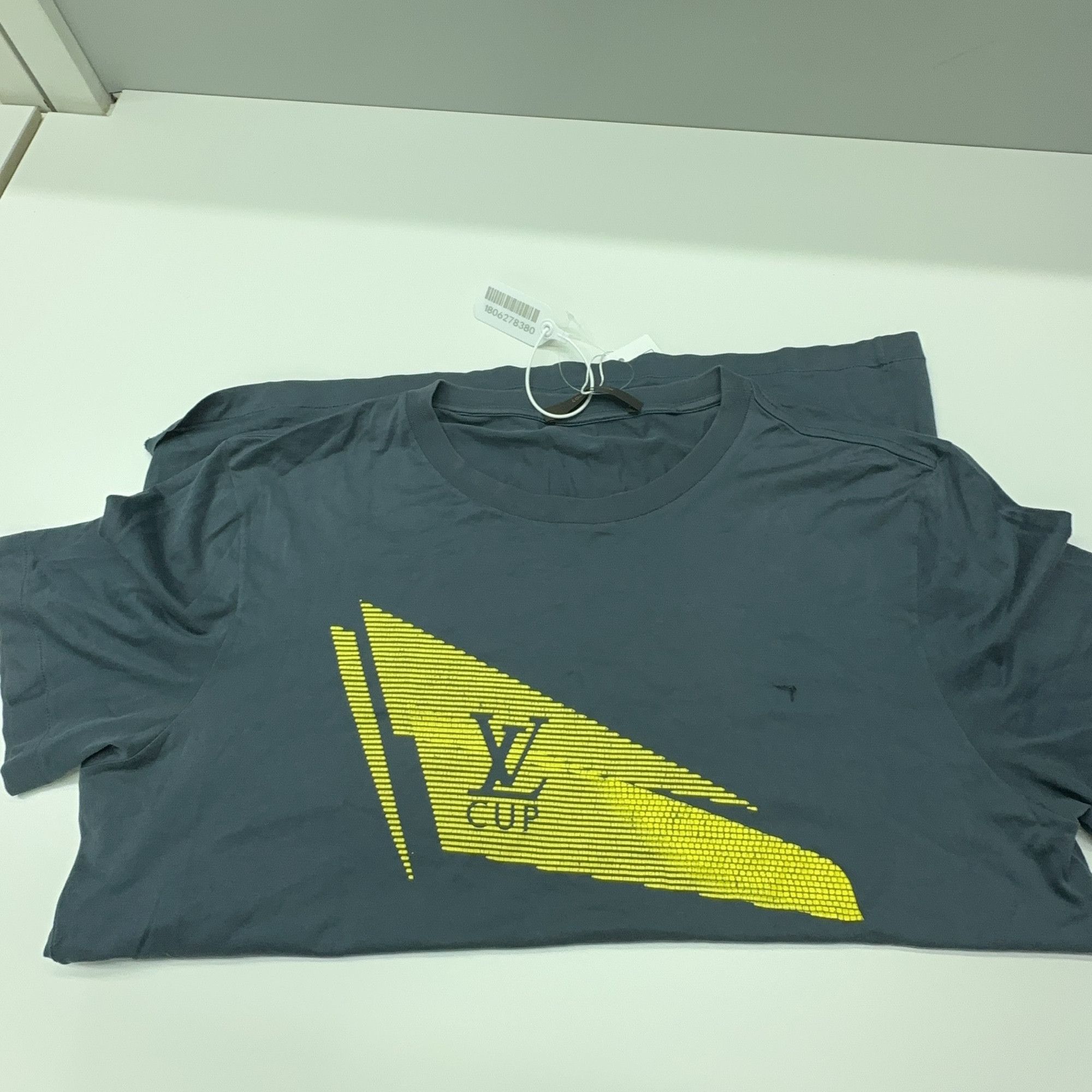 Louis Vuitton Louis Vuitton LV Cup Graphic T-Shirt Size M Size US M / EU 48-50 / 2 - 6 Thumbnail