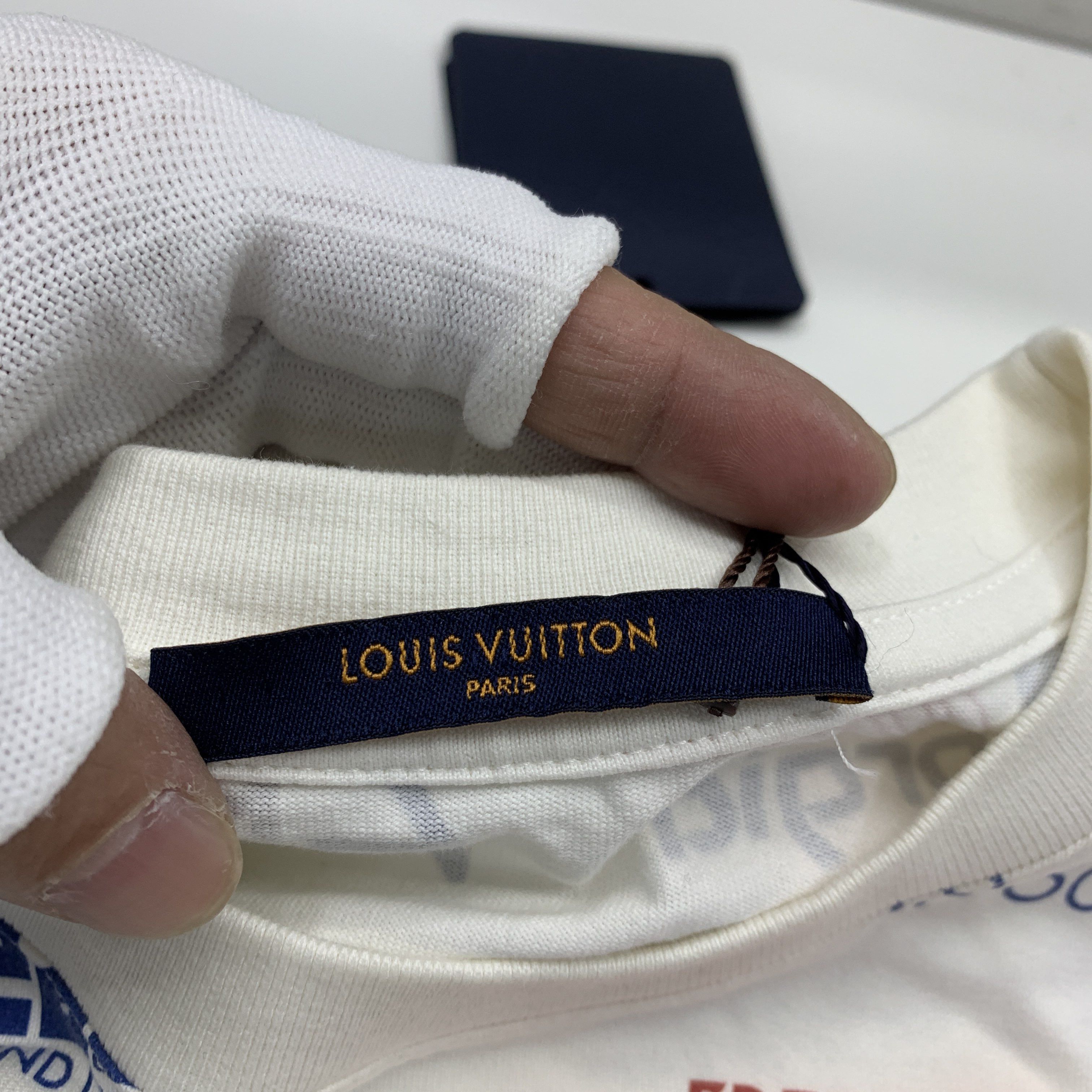 Louis Vuitton Louis Vuitton Allover Logo Print T-Shirt Size L Size US L / EU 52-54 / 3 - 3 Thumbnail