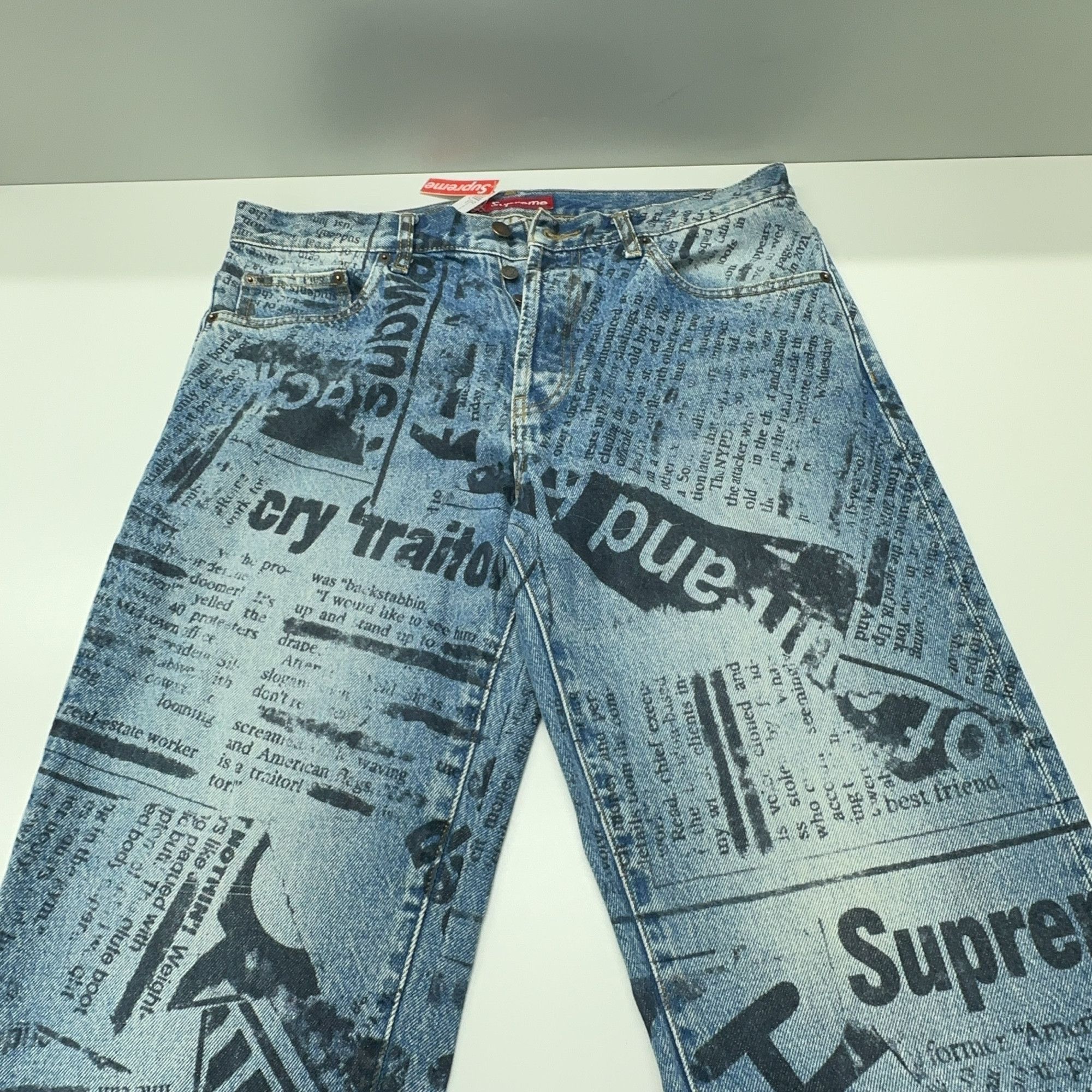 Supreme Supreme Newspaper Print Jeans Size 32 Size US 32 / EU 48 - 8 Thumbnail