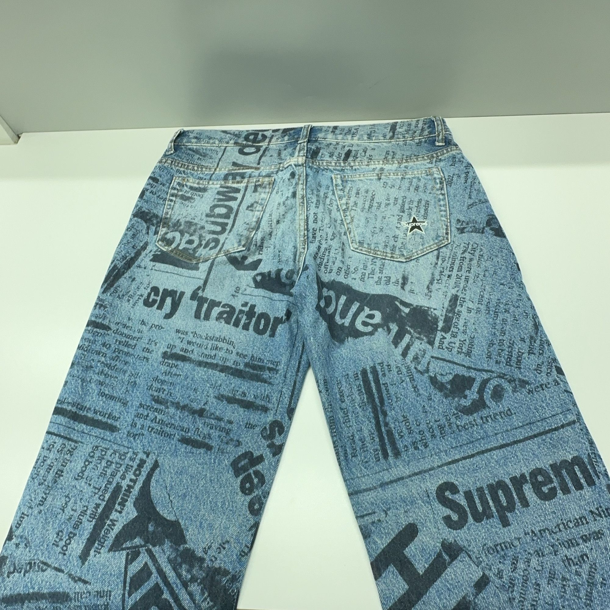 Supreme Supreme Newspaper Print Jeans Size 32 Size US 32 / EU 48 - 9 Thumbnail