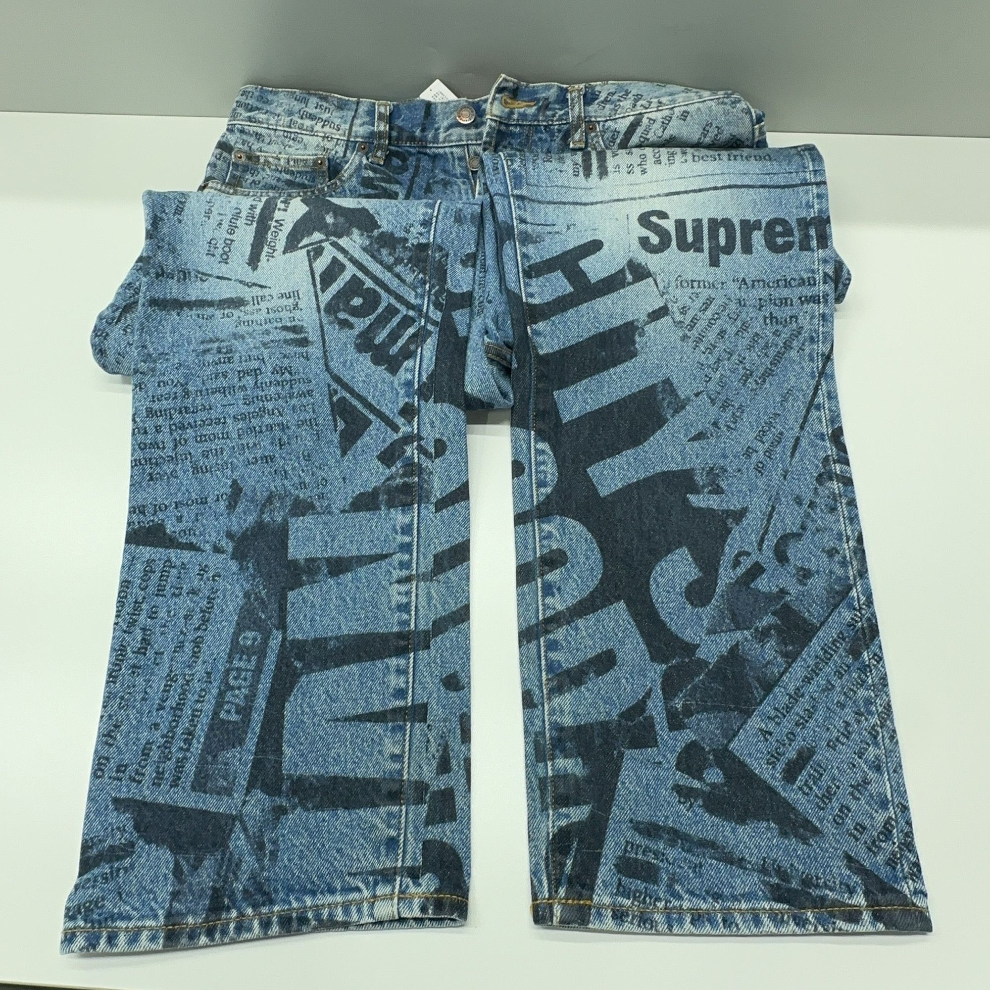 Supreme Supreme Newspaper Print Jeans Size 32 Size US 32 / EU 48 - 6 Thumbnail