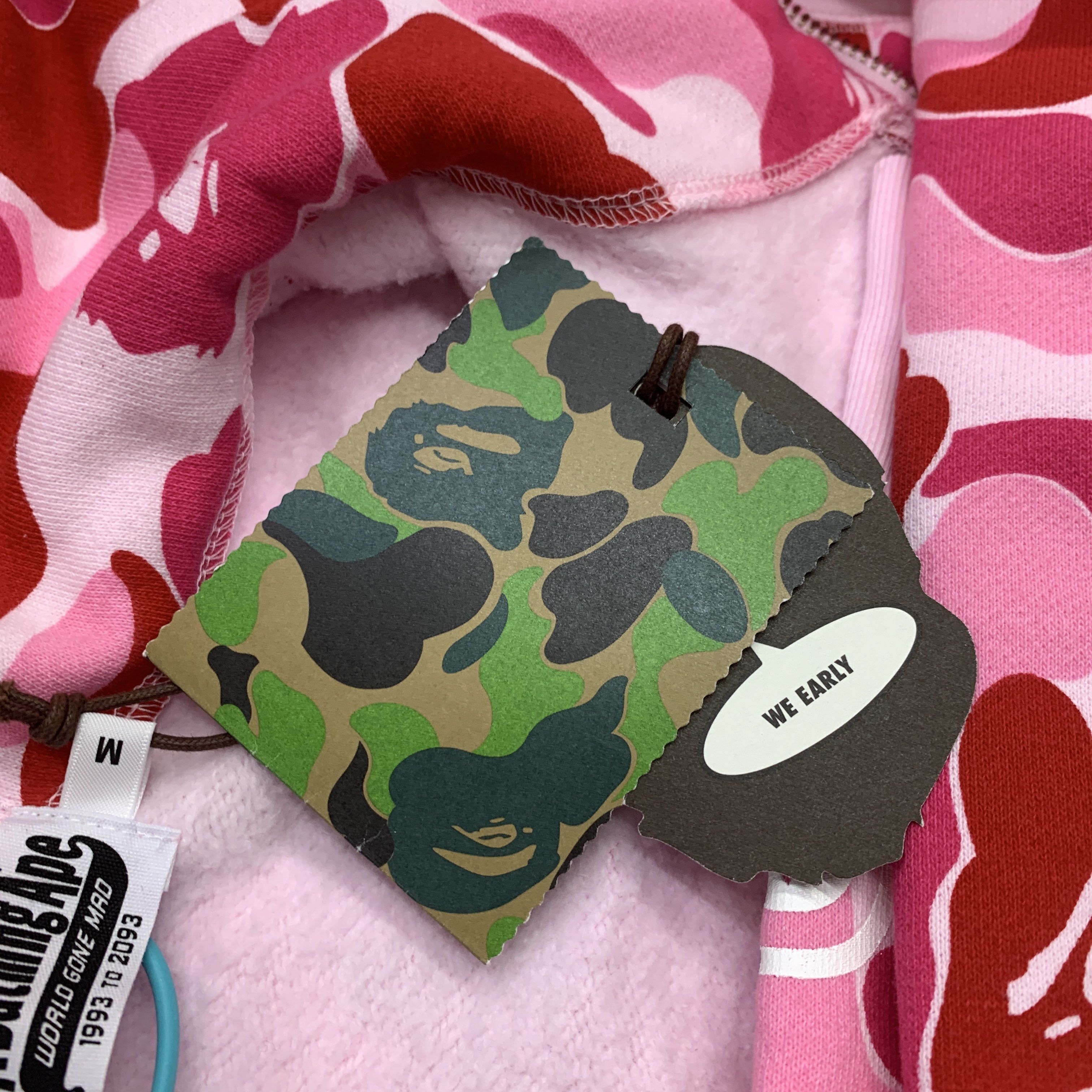 Bape A Bathing Ape Pink Camo Shark Hoodie Size M Size US M / EU 48-50 / 2 - 3 Thumbnail