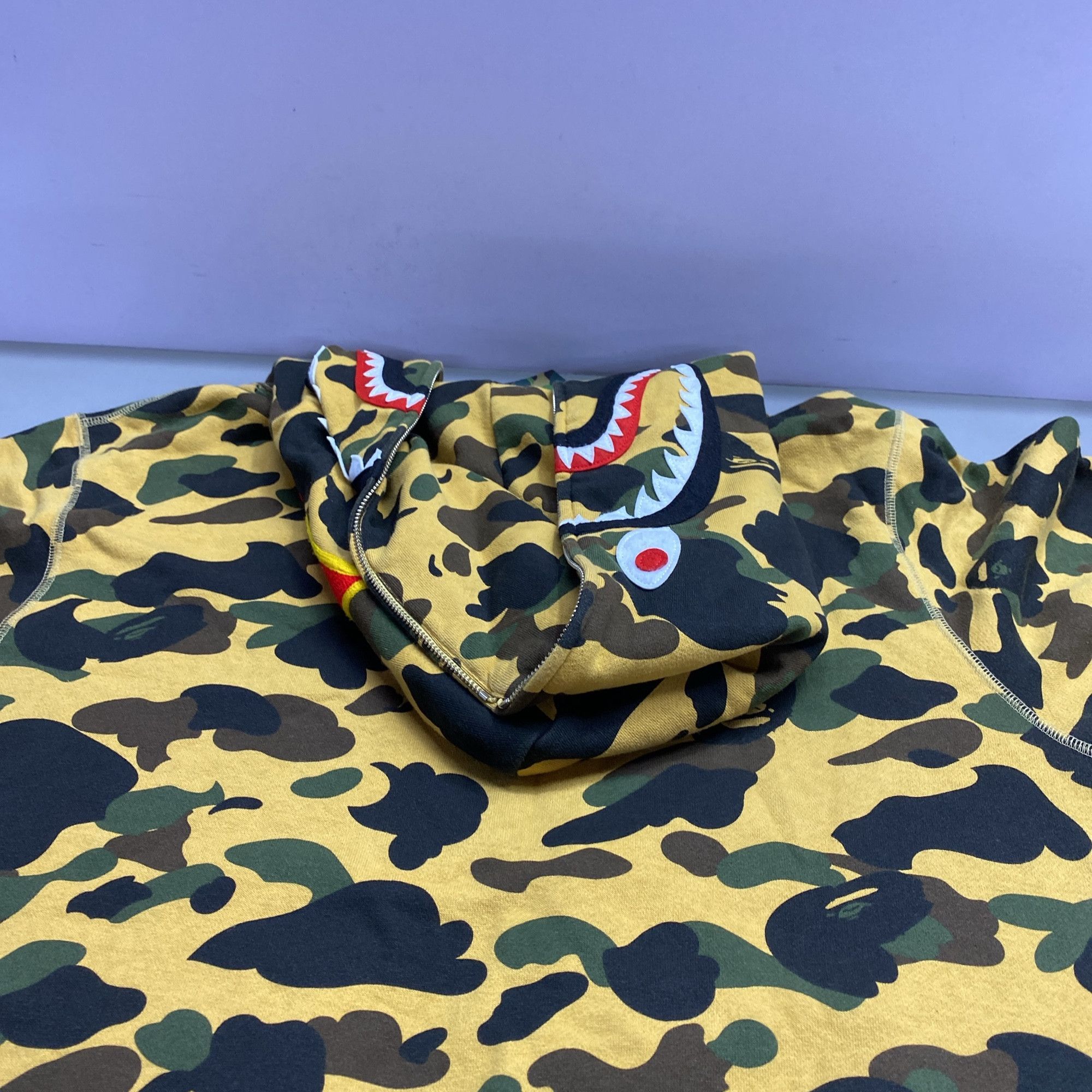 Bape A Bathing Ape Camo Shark Hoodie Size XXL Size US XXL / EU 58 / 5 - 2 Thumbnail
