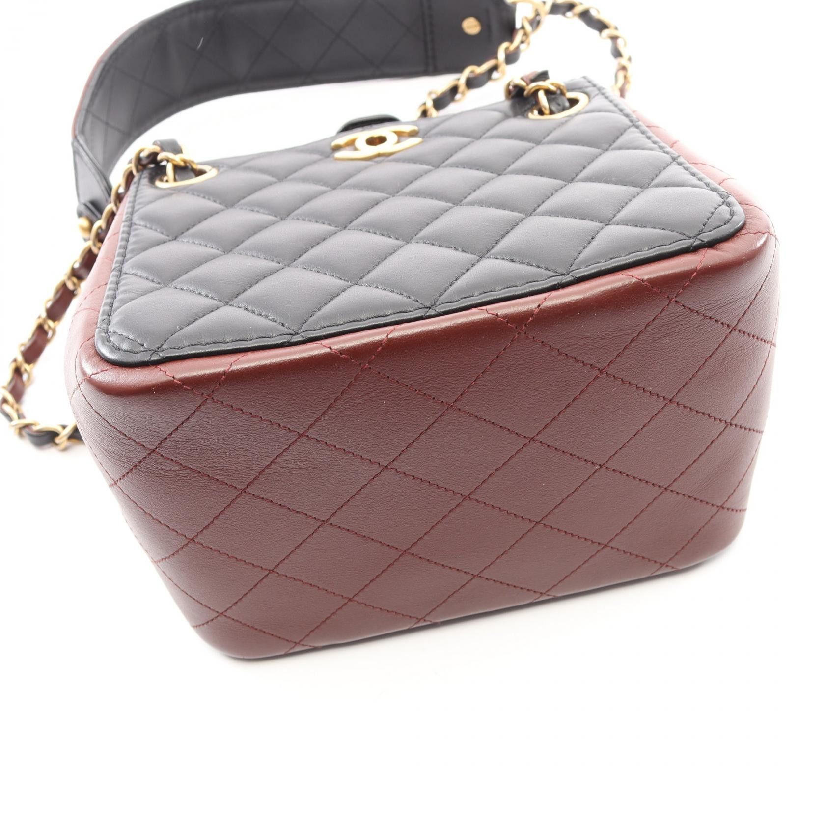 Chanel Chanel CHANEL Matelasse Small Bucket Calfskin Shoulder Bag Leather Shoulder Bag DUTY FREE for USA Size ONE SIZE - 7 Thumbnail