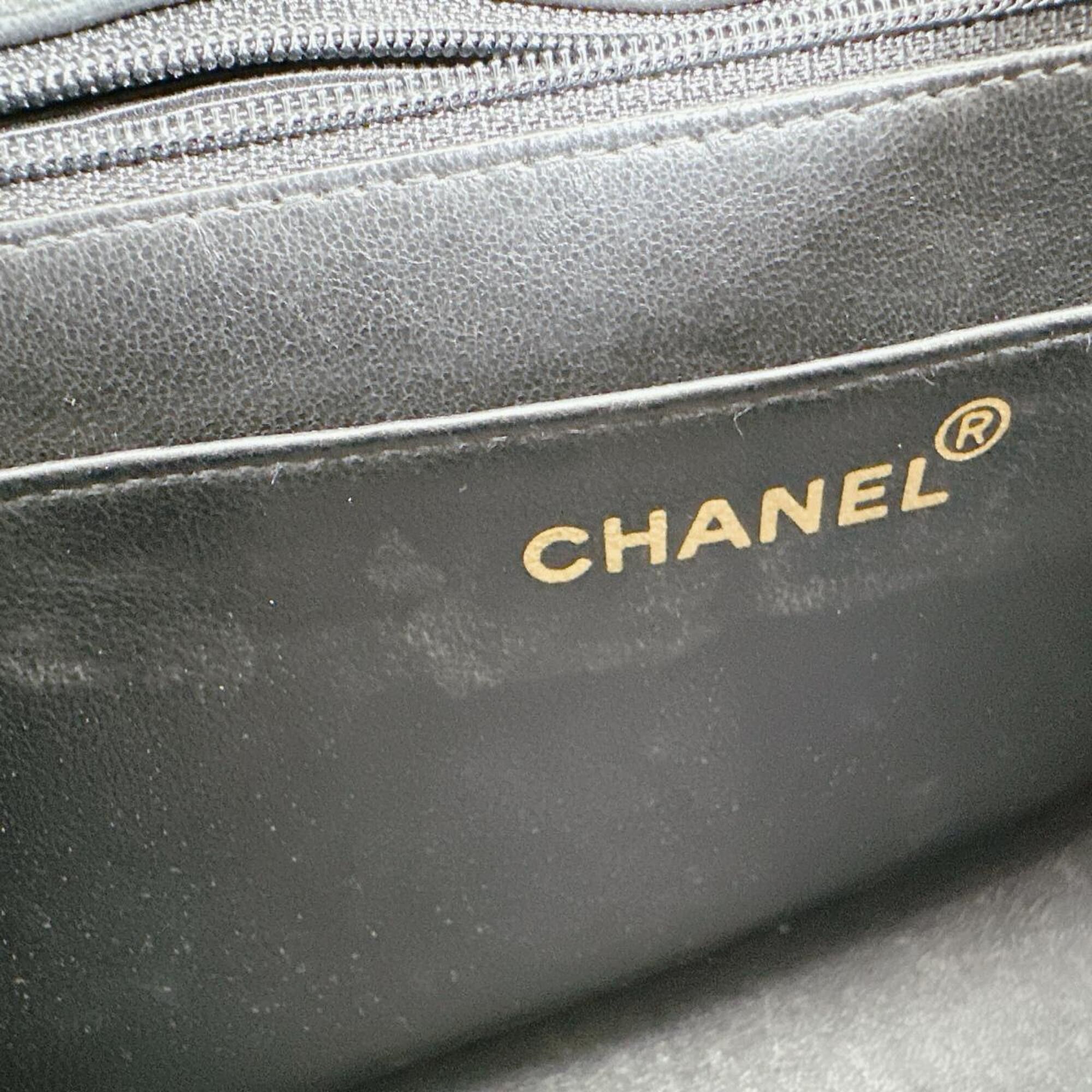 Chanel Chanel body bag/shoulder bag, lambskin, matelassé, black. Size ONE SIZE - 16 Thumbnail
