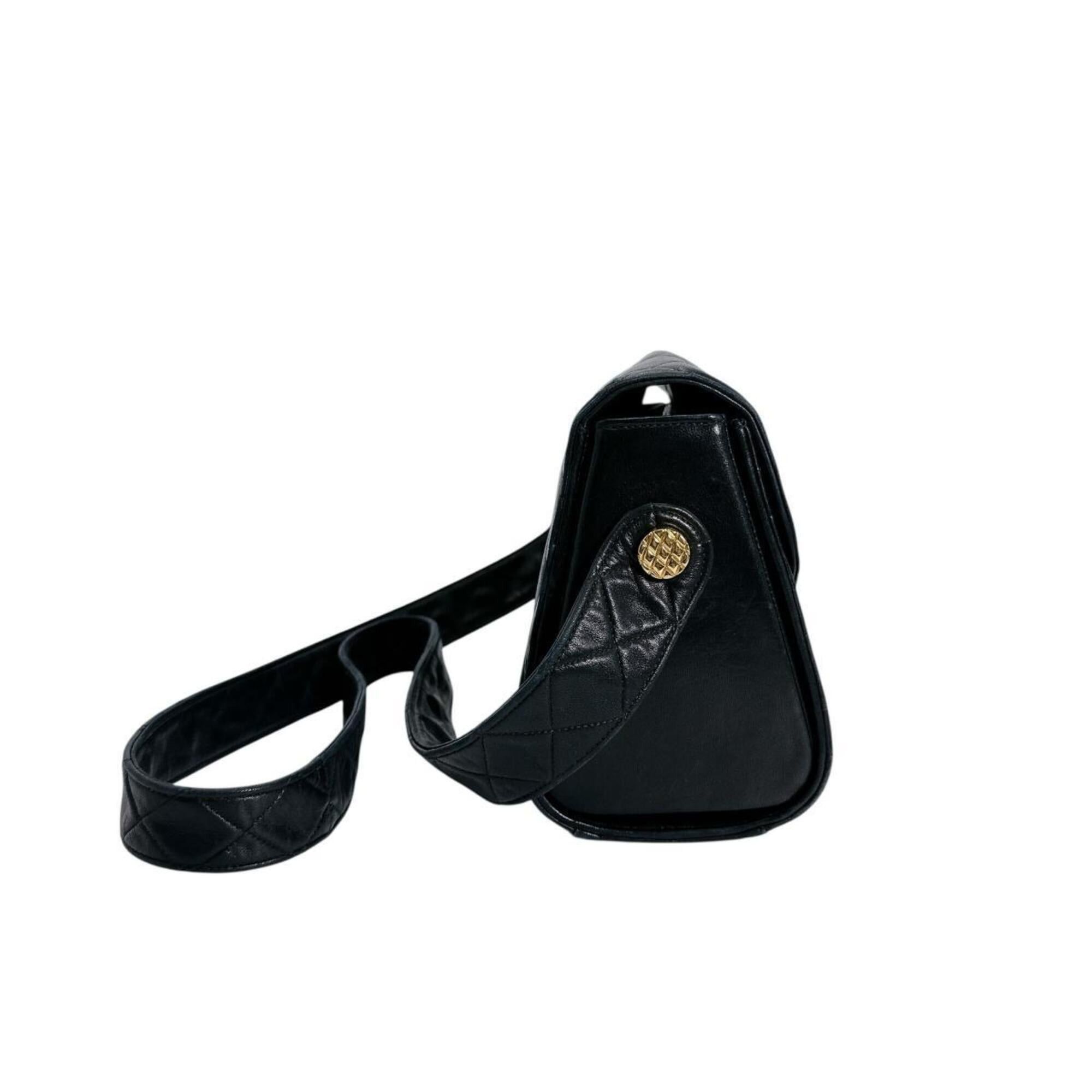 Chanel Chanel body bag/shoulder bag, lambskin, matelassé, black. Size ONE SIZE - 4 Thumbnail