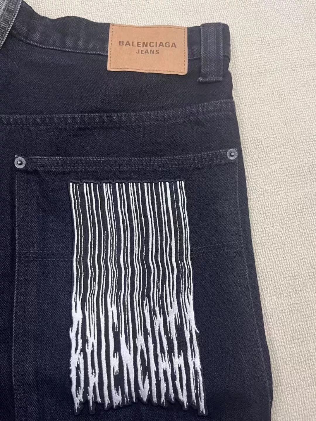 Balenciaga Balenciaga Black Gray Fringe Baggy Denim Shorts Size US 29 - 3 Thumbnail