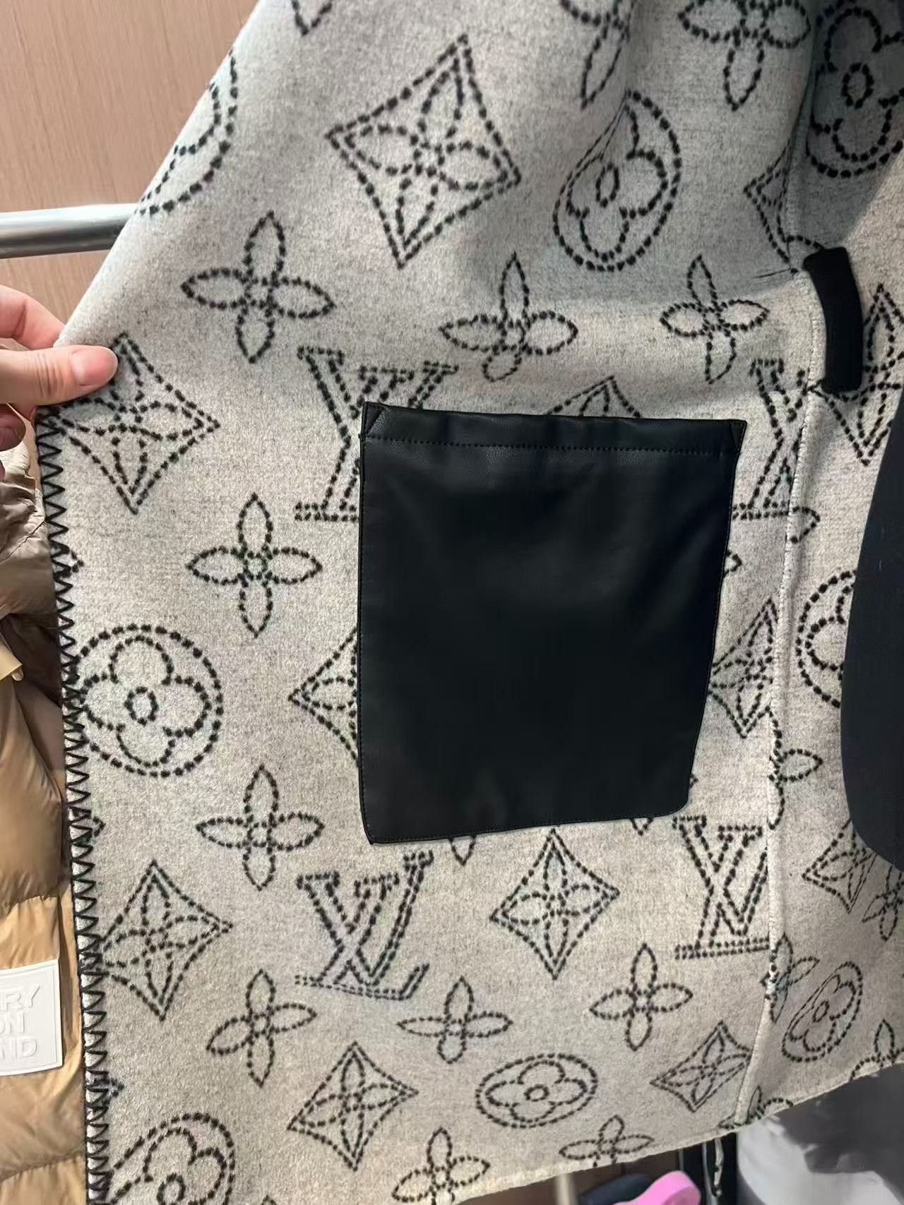 Louis Vuitton Louis Vuitton Men's Monogram Wool Coat Size US XL / EU 56 / 4 - 2 Thumbnail