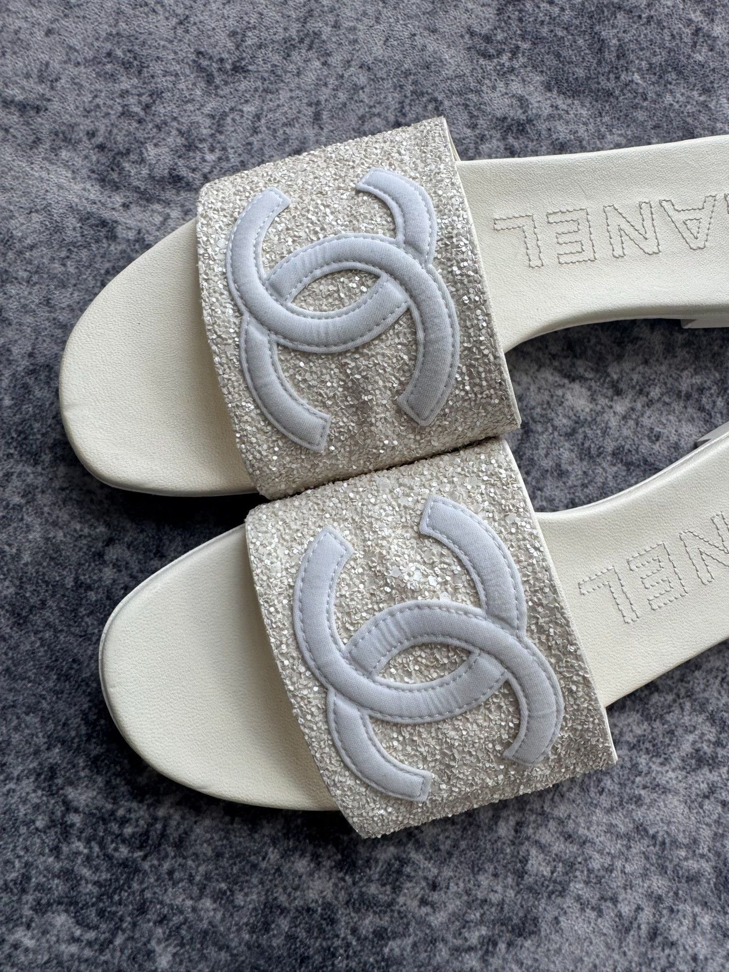 Chanel Chanel White Sequin Logo Slippers Size US 7 / IT 37 - 4 Thumbnail