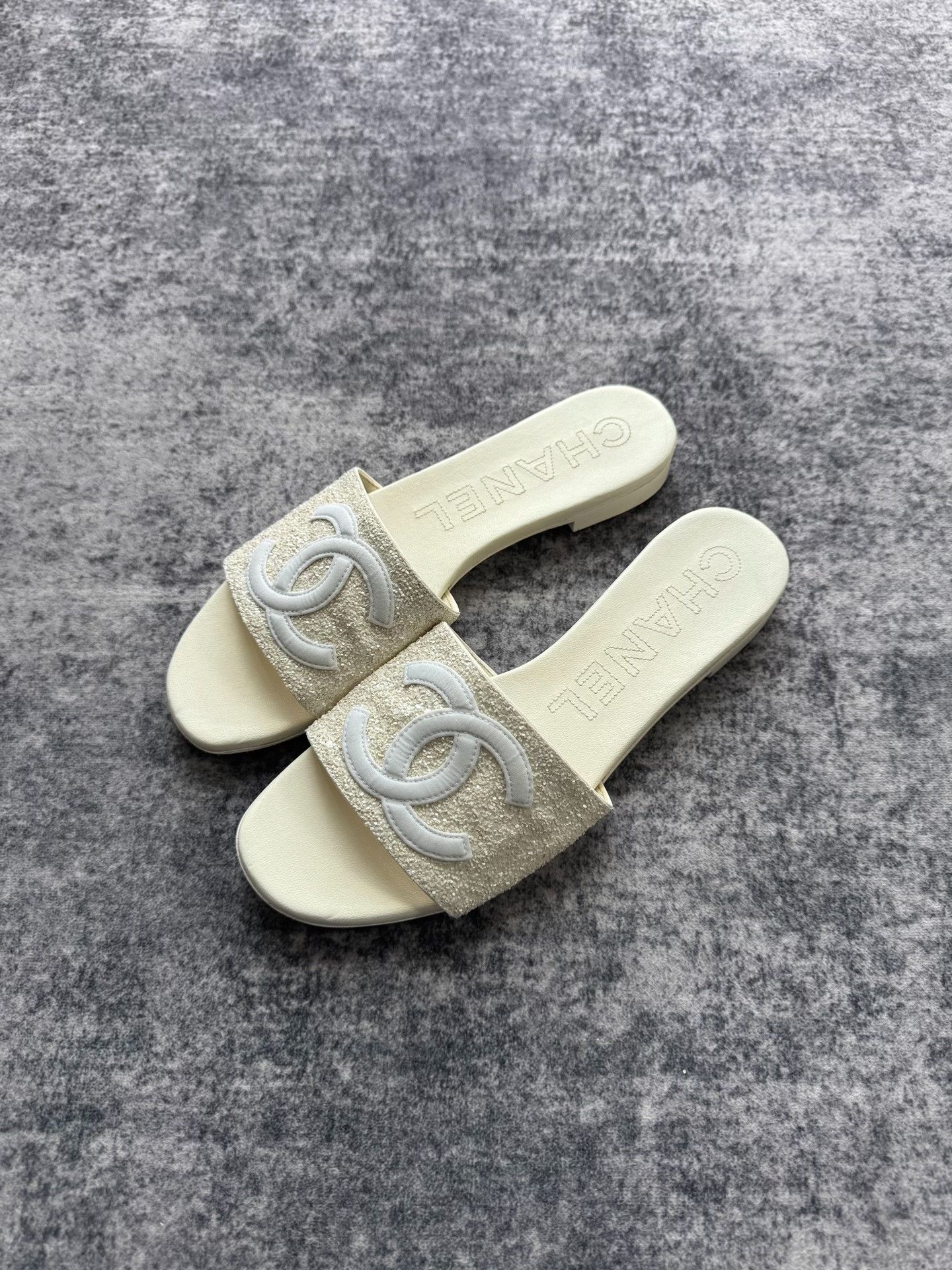 Chanel Chanel White Sequin Logo Slippers Size US 7 / IT 37 - 2 Thumbnail