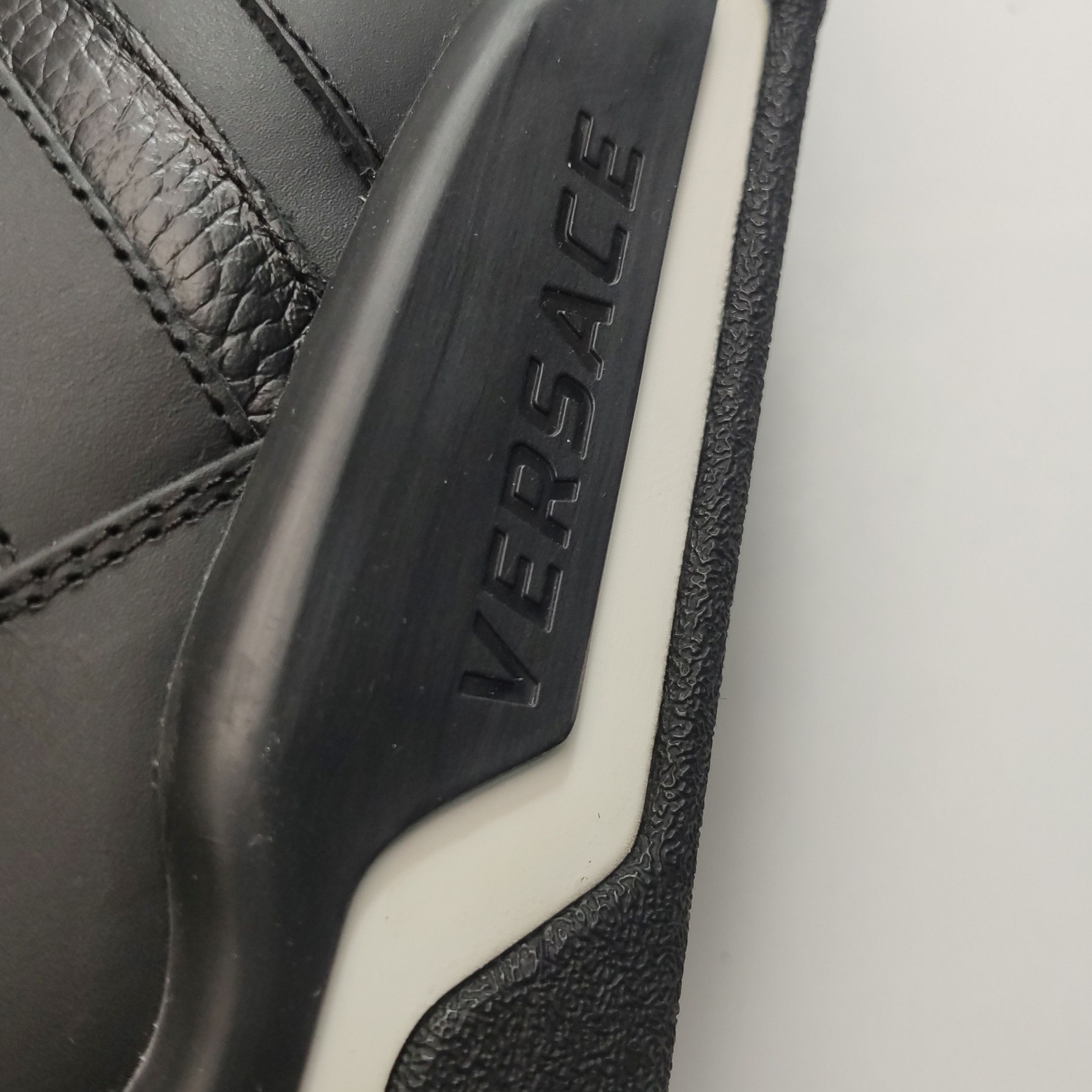 Versace Versace Men 6 Lowtop Sneakers Size US 6 / EU 39 - 11 Thumbnail