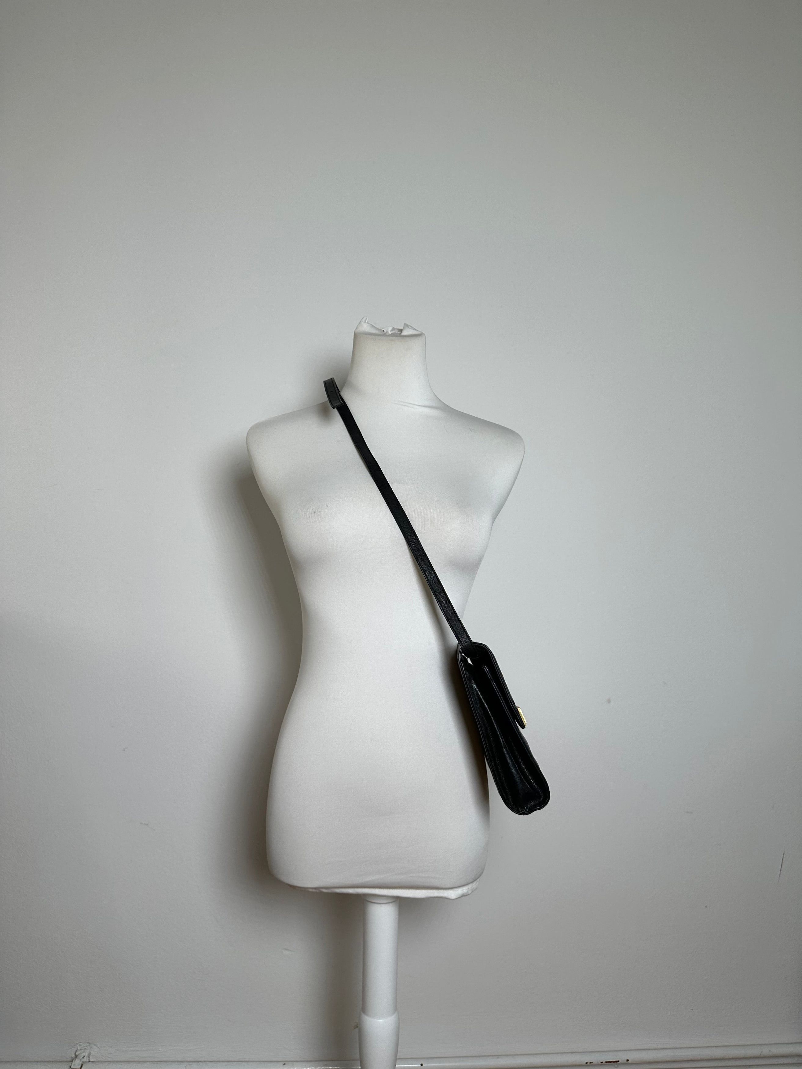 Givenchy Vintage Shoulder Bag Leather Black Size ONE SIZE - 6 Thumbnail