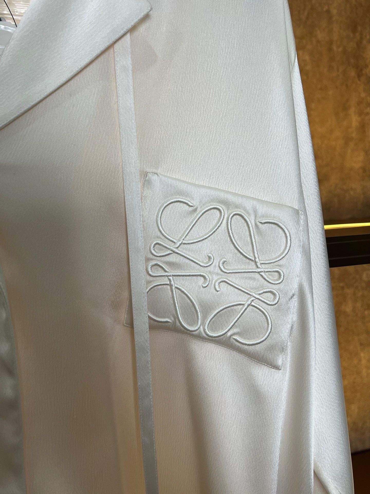 Loewe Loewe Creamy White Embossed Logo Ribbon Shirt Size XXS / US 00 / IT 34 - 3 Thumbnail