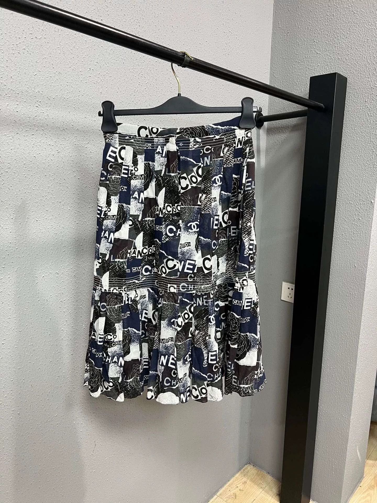 Chanel Chanel Graffiti Knit Skirt Size 38" / US 16 / IT 52 - 2 Thumbnail