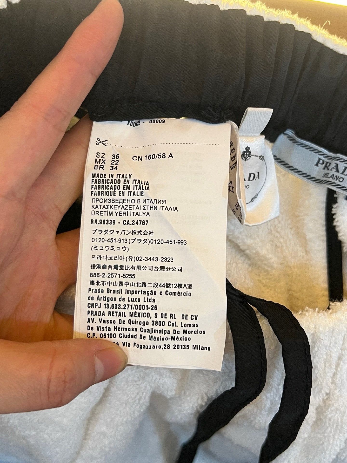 Prada Prada White Triangle Logo Towel Shorts Size 36" / US 14 / IT 50 - 6 Thumbnail