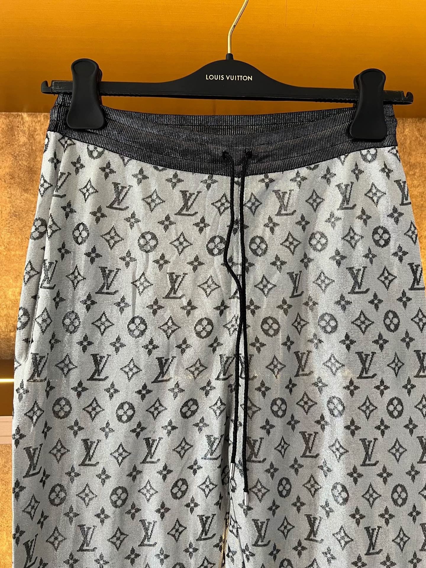 Louis Vuitton Louis Vuitton Gray All-Over Print Silk Pants Size 38" / US 16 / IT 52 - 3 Thumbnail