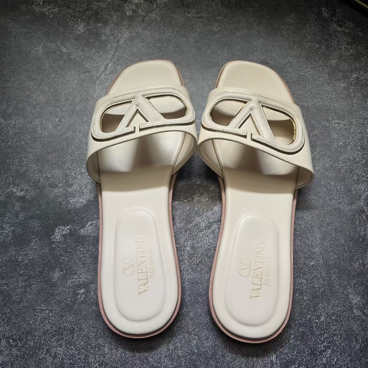 Valentino Valentino Cut-Out Logo Flat Sandals Size US 6 / IT 36 - 5 Thumbnail