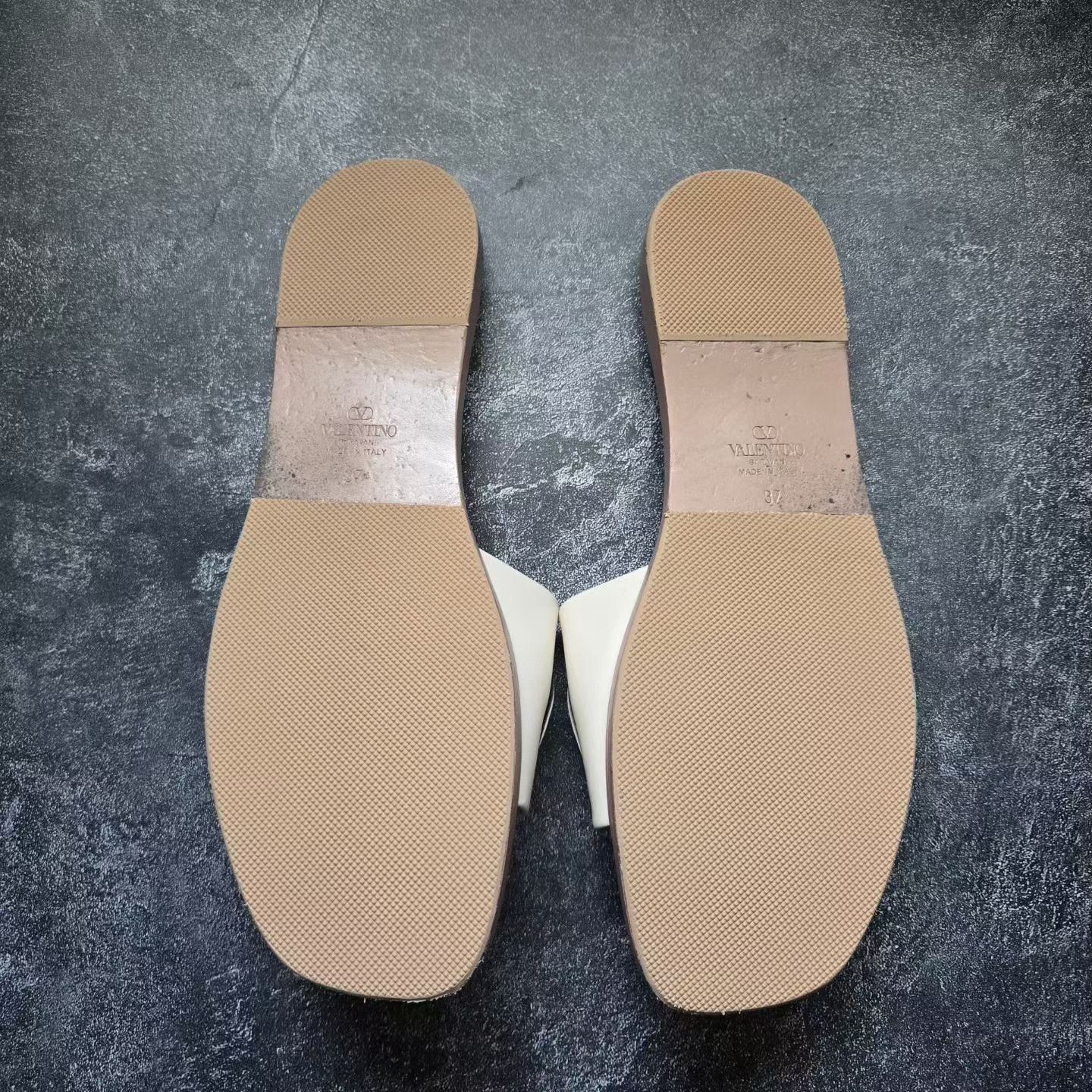 Valentino Valentino Cut-Out Logo Flat Sandals Size US 6 / IT 36 - 6 Thumbnail