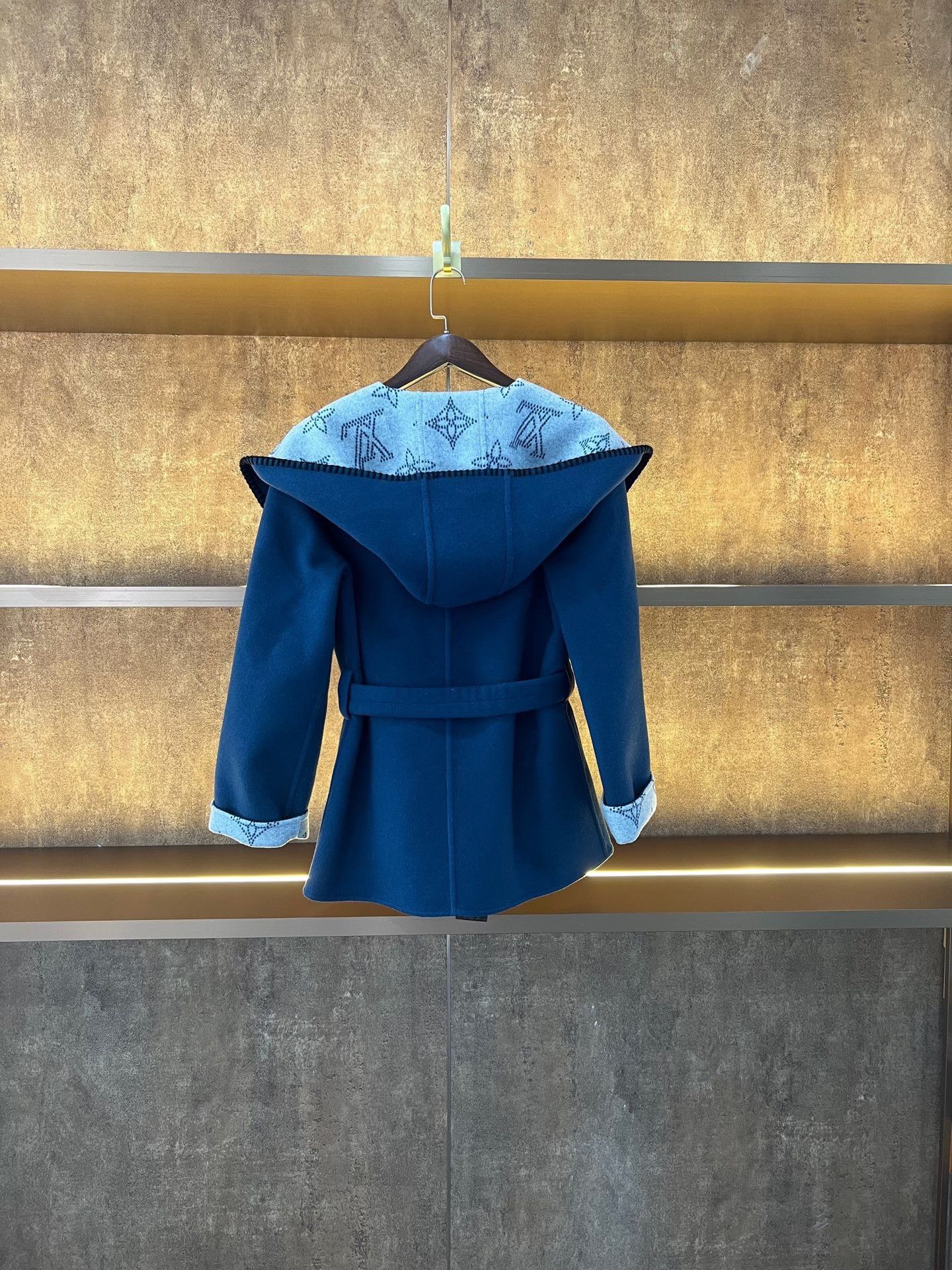 Louis Vuitton Louis Vuitton New Reversible Coat Size XS / US 0-2 / IT 36-38 - 2 Thumbnail