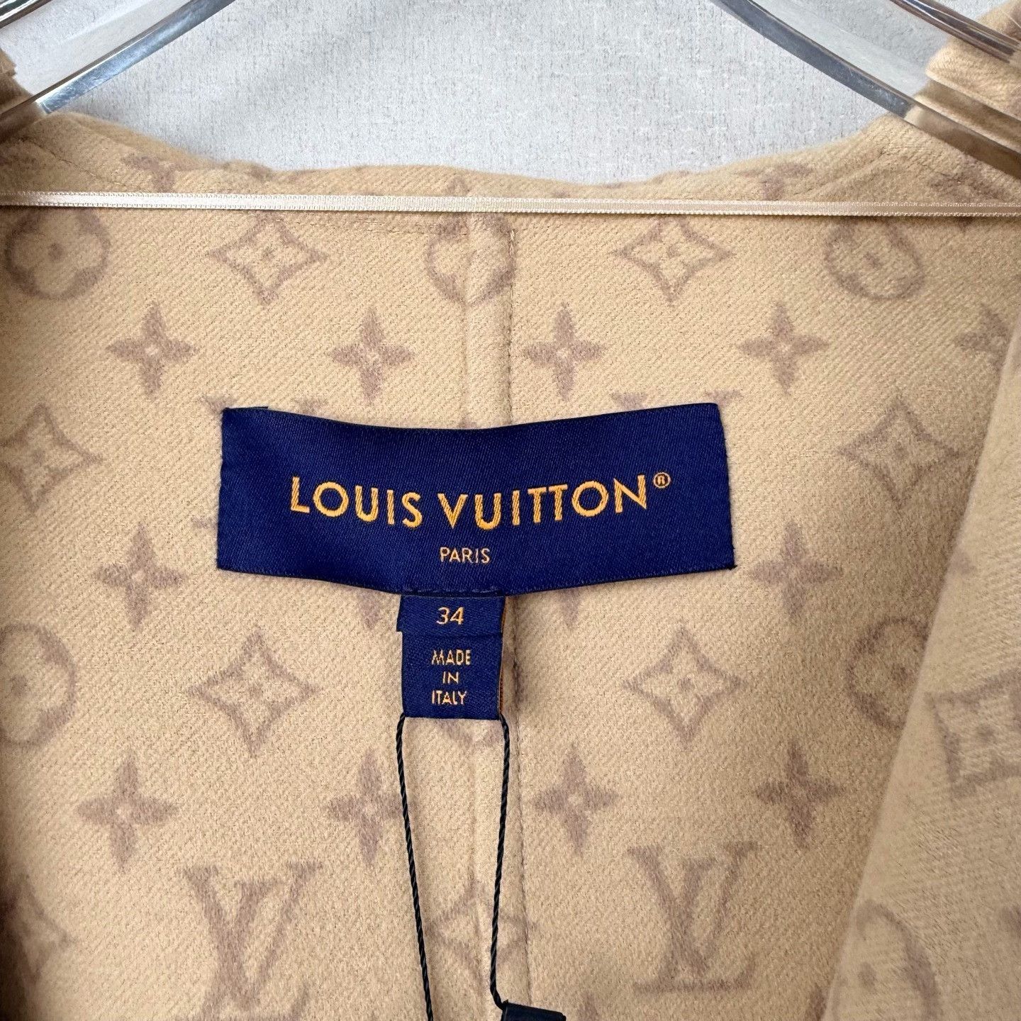 Louis Vuitton Louis Vuitton Short Coat Full Print Lining Size XXS / US 00 / IT 34 - 4 Thumbnail