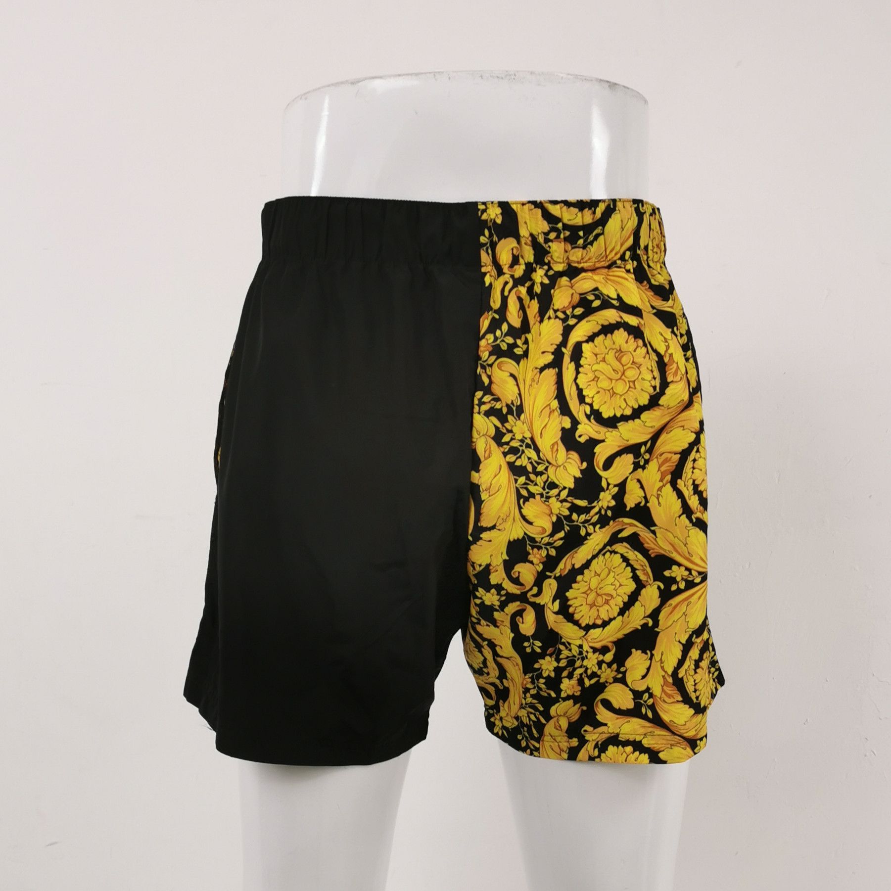 Versace Versace Men 30 Shorts Size US 30 / EU 46 - 2 Thumbnail