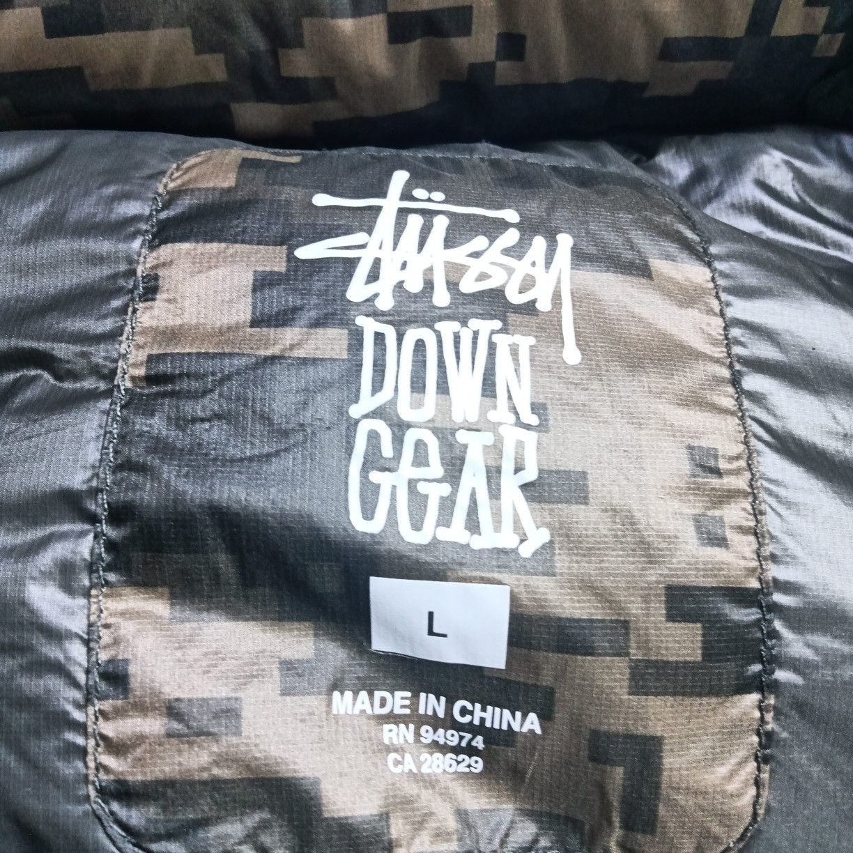 Stussy Stussy Digital Camo Down Jacket Size L Size US L / EU 52-54 / 3 - 3 Thumbnail