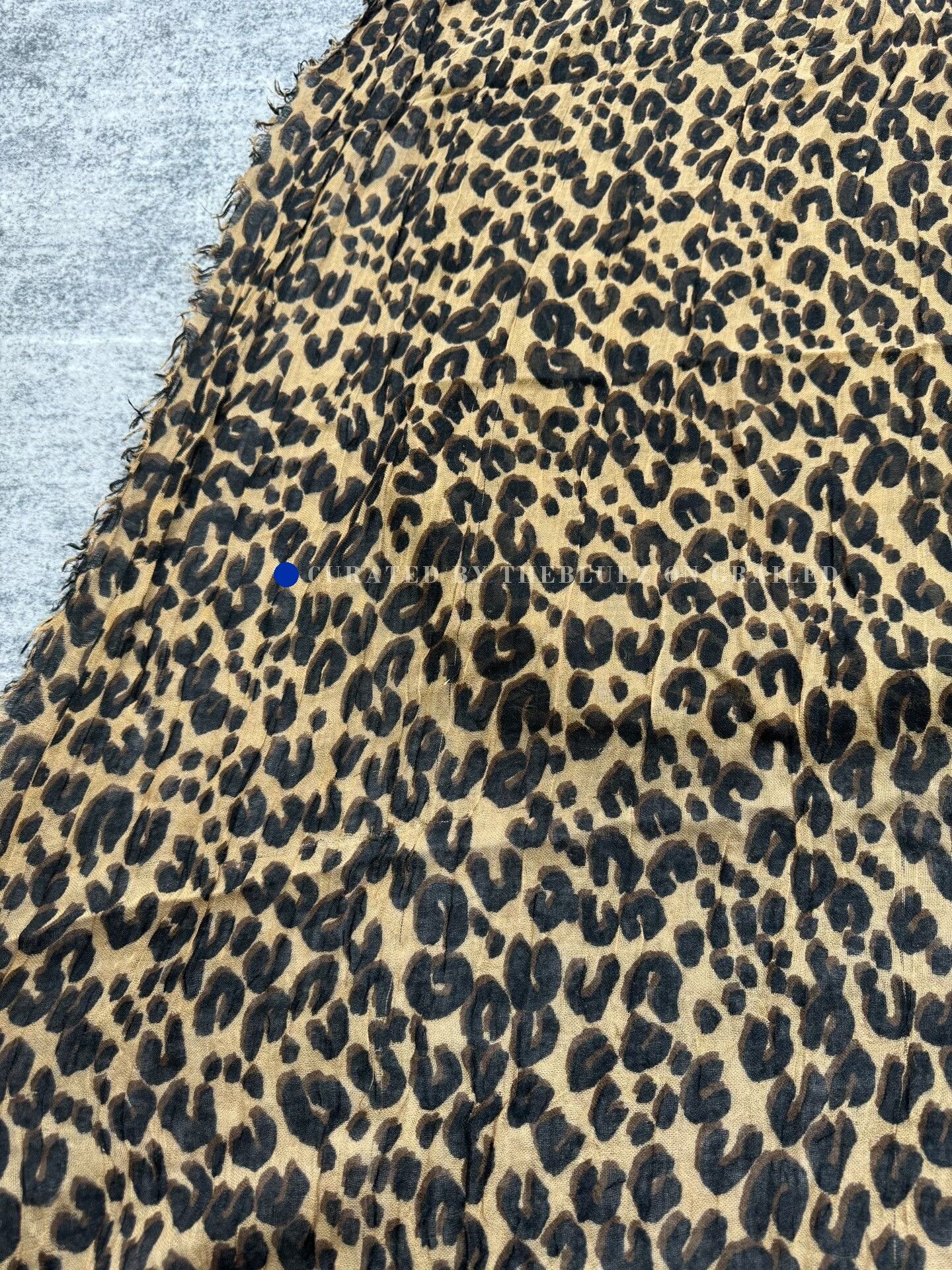 Louis Vuitton Louis Vuitton Leopard Print Oversized Shawl Scarf Size ONE SIZE - 4 Thumbnail