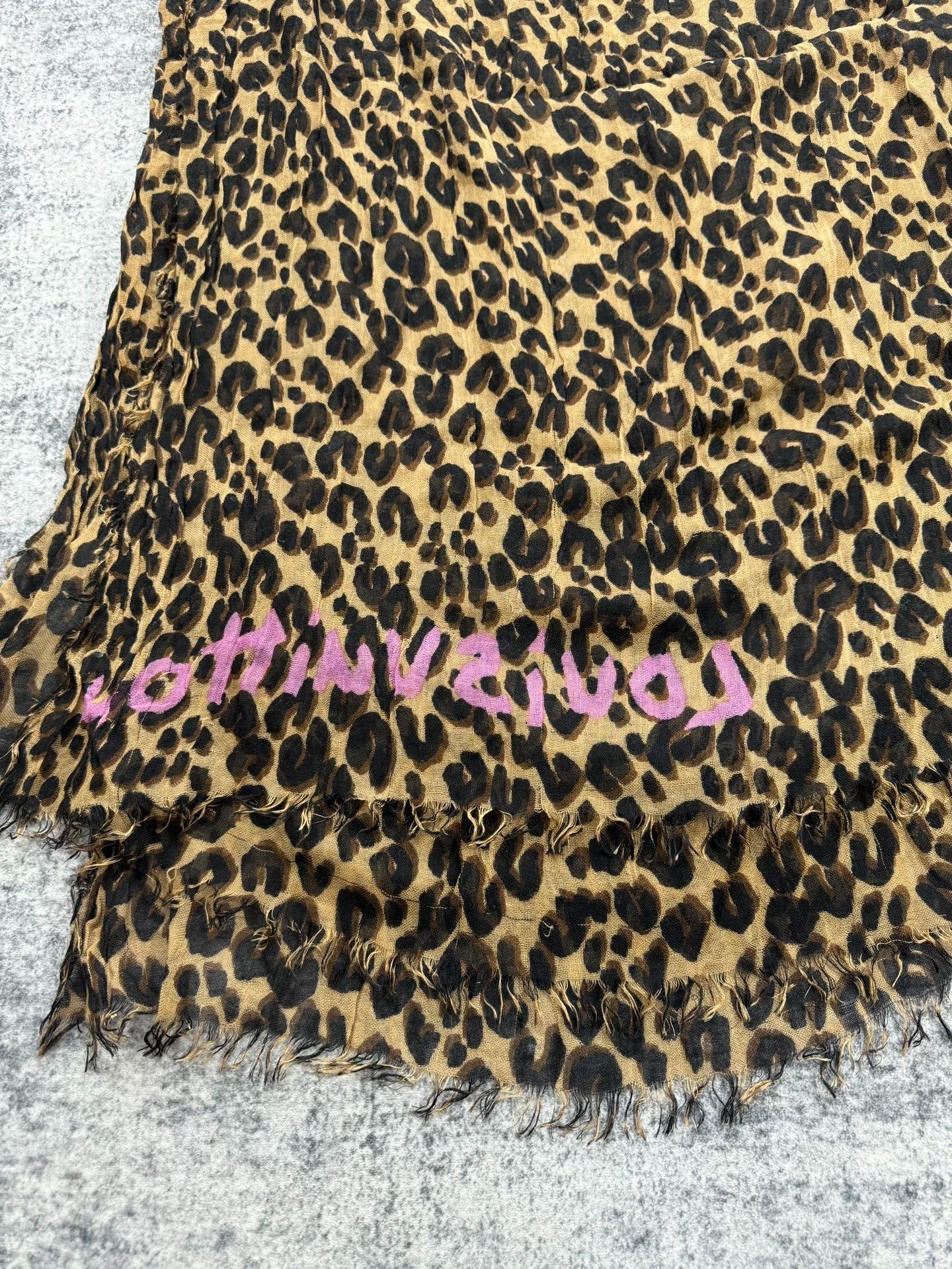 Louis Vuitton Louis Vuitton Leopard Print Oversized Shawl Scarf Size ONE SIZE - 3 Thumbnail