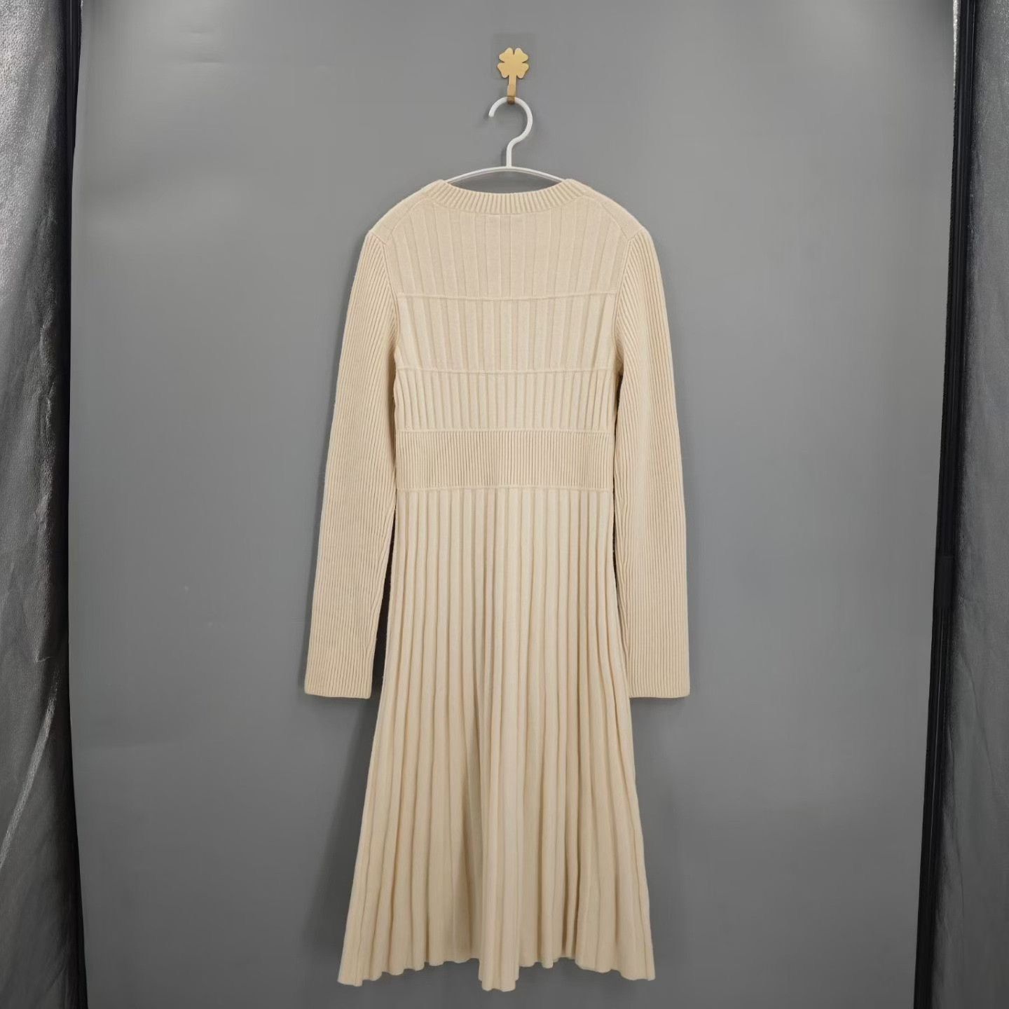 Chanel Chanel Beige Wool Mermaid Dress with Glass Buttons Size XS / US 0-2 / IT 36-38 - 2 Thumbnail