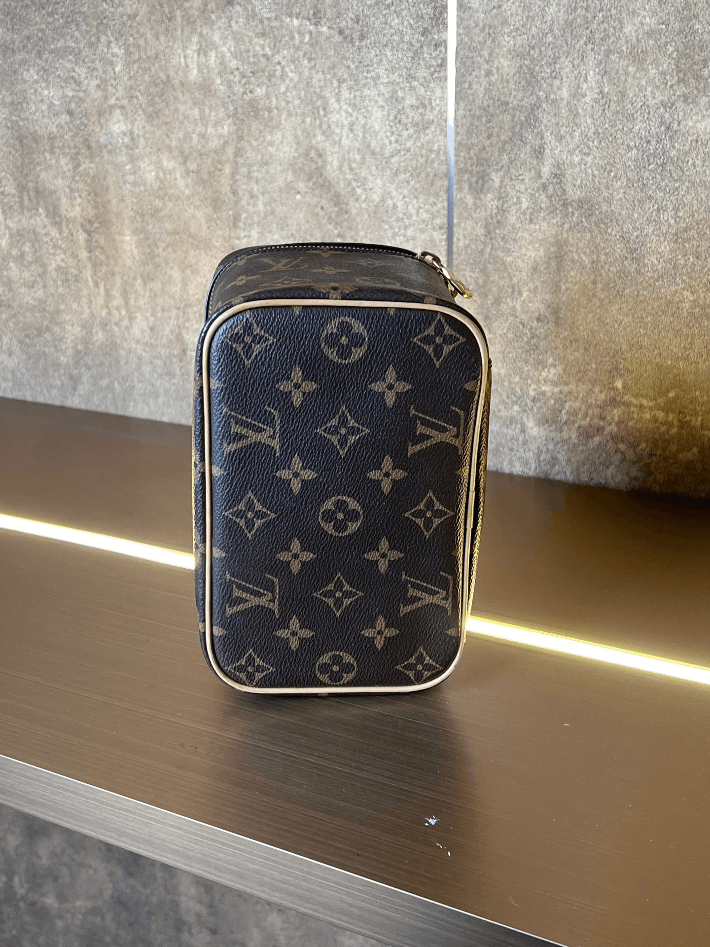 Louis Vuitton LV Cosmetic Bag Chip Version Size ONE SIZE - 5 Thumbnail