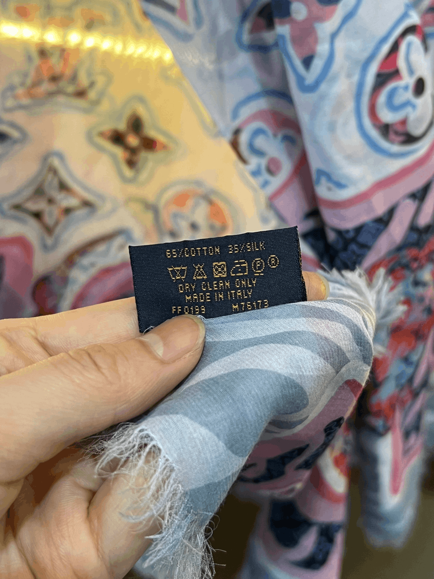 Louis Vuitton LV Silk Scarf Shawl Size ONE SIZE - 5 Thumbnail