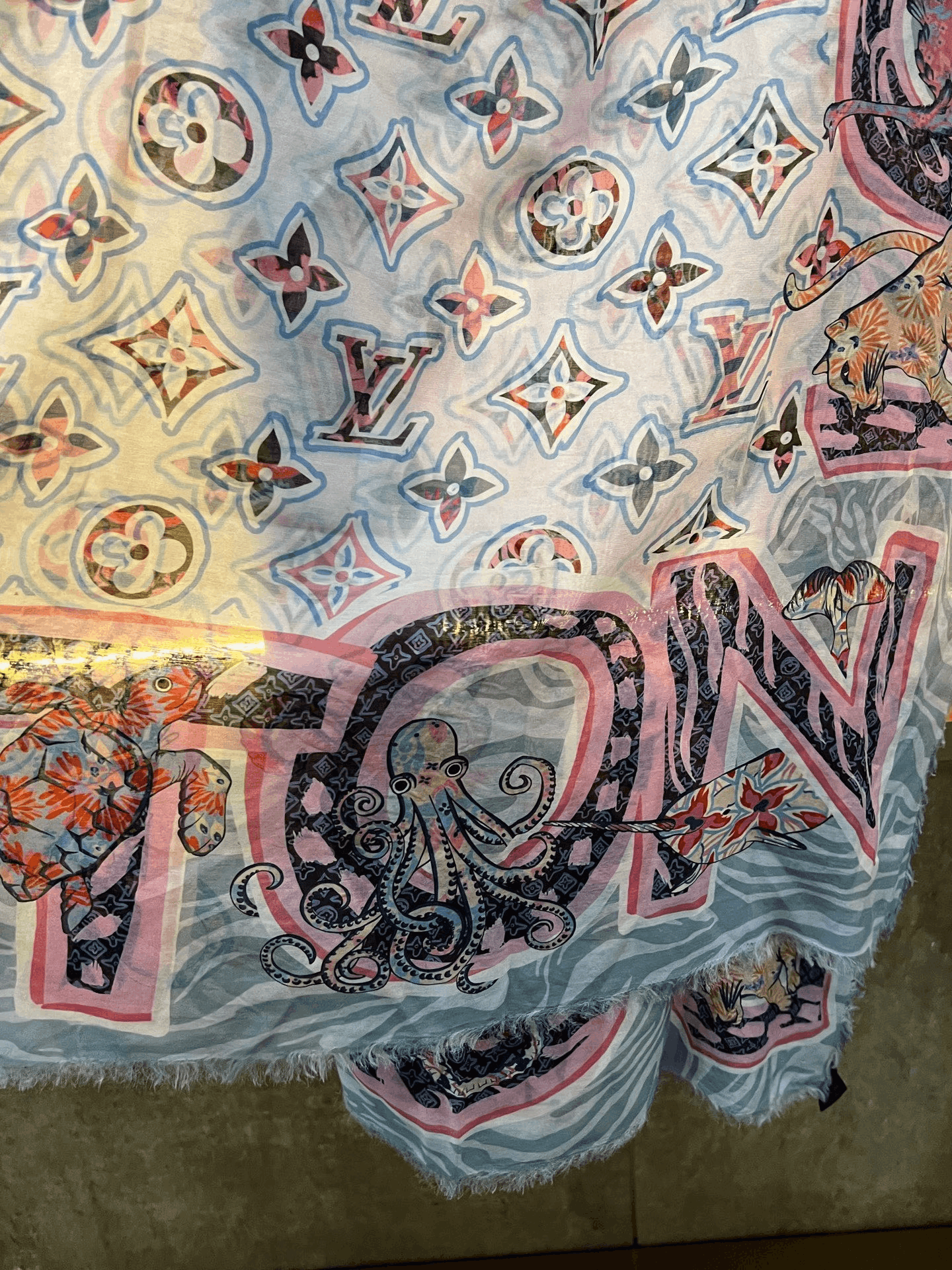 Louis Vuitton LV Silk Scarf Shawl Size ONE SIZE - 2 Thumbnail