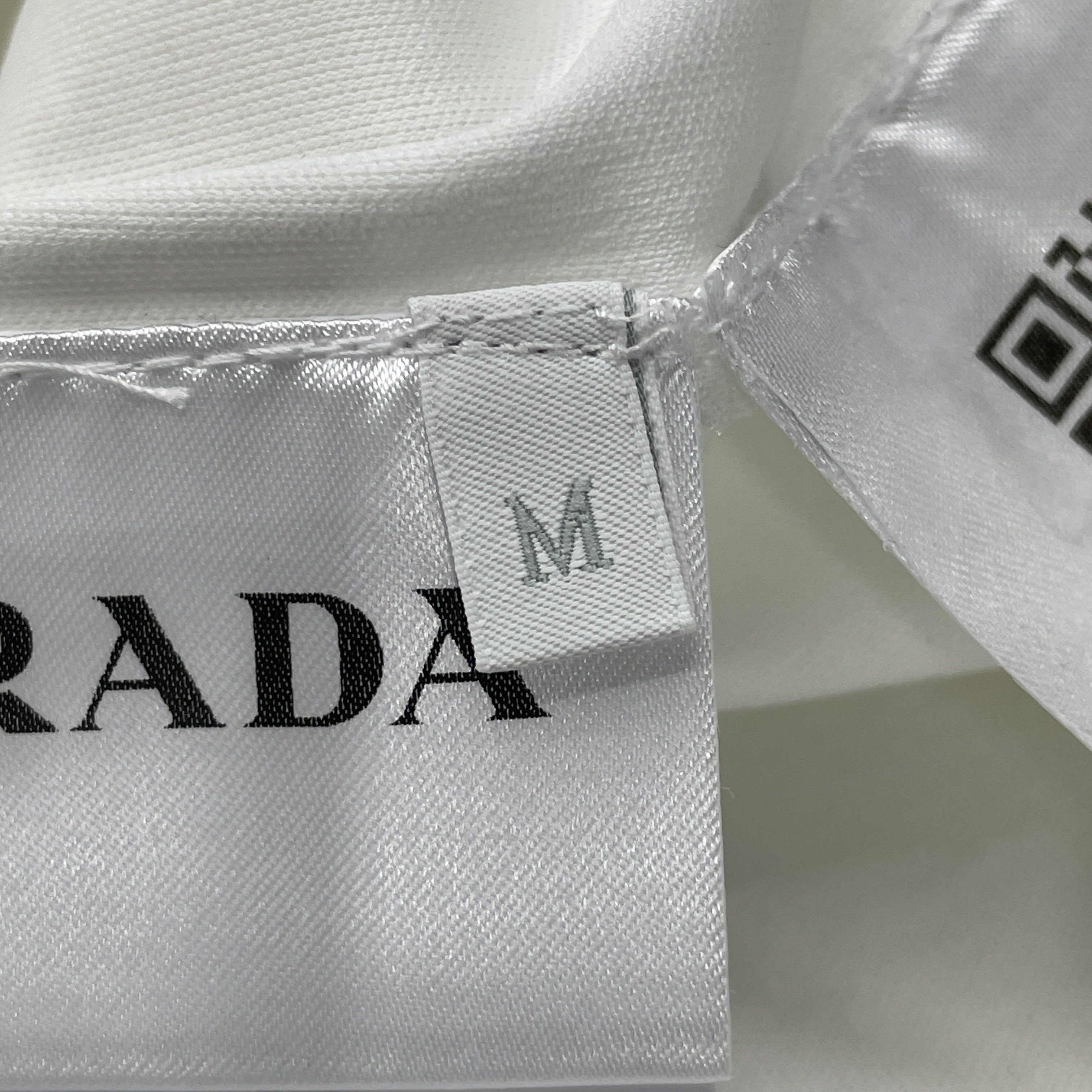 Prada Prada Logo Patch T-Shirt Size M Size US M / EU 48-50 / 2 - 3 Thumbnail