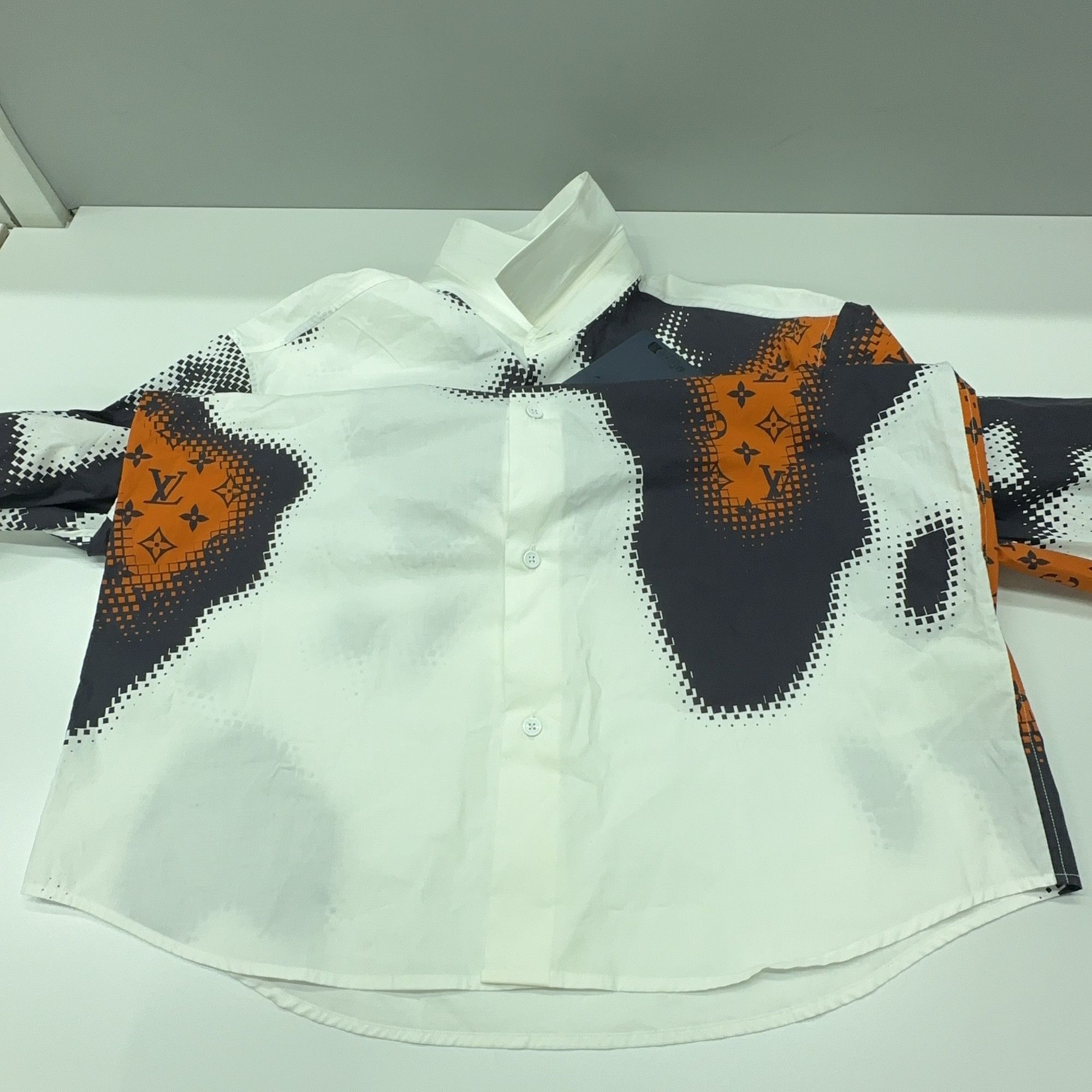 Louis Vuitton Louis Vuitton Monogram Pixel Long Sleeve Shirt L Size US L / EU 52-54 / 3 - 7 Thumbnail