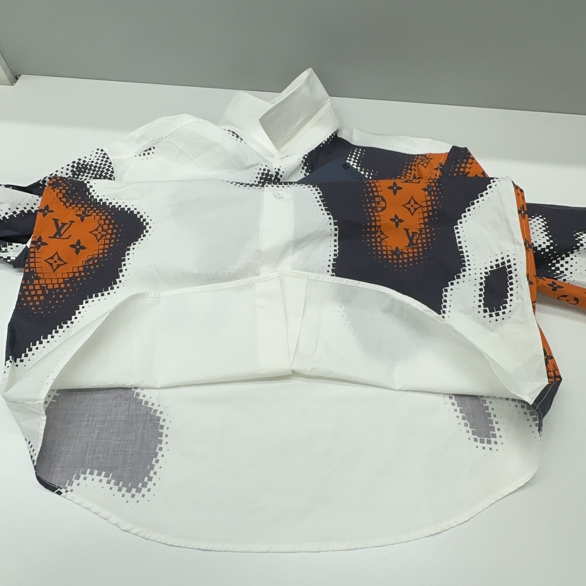 Louis Vuitton Louis Vuitton Monogram Pixel Long Sleeve Shirt L Size US L / EU 52-54 / 3 - 8 Thumbnail