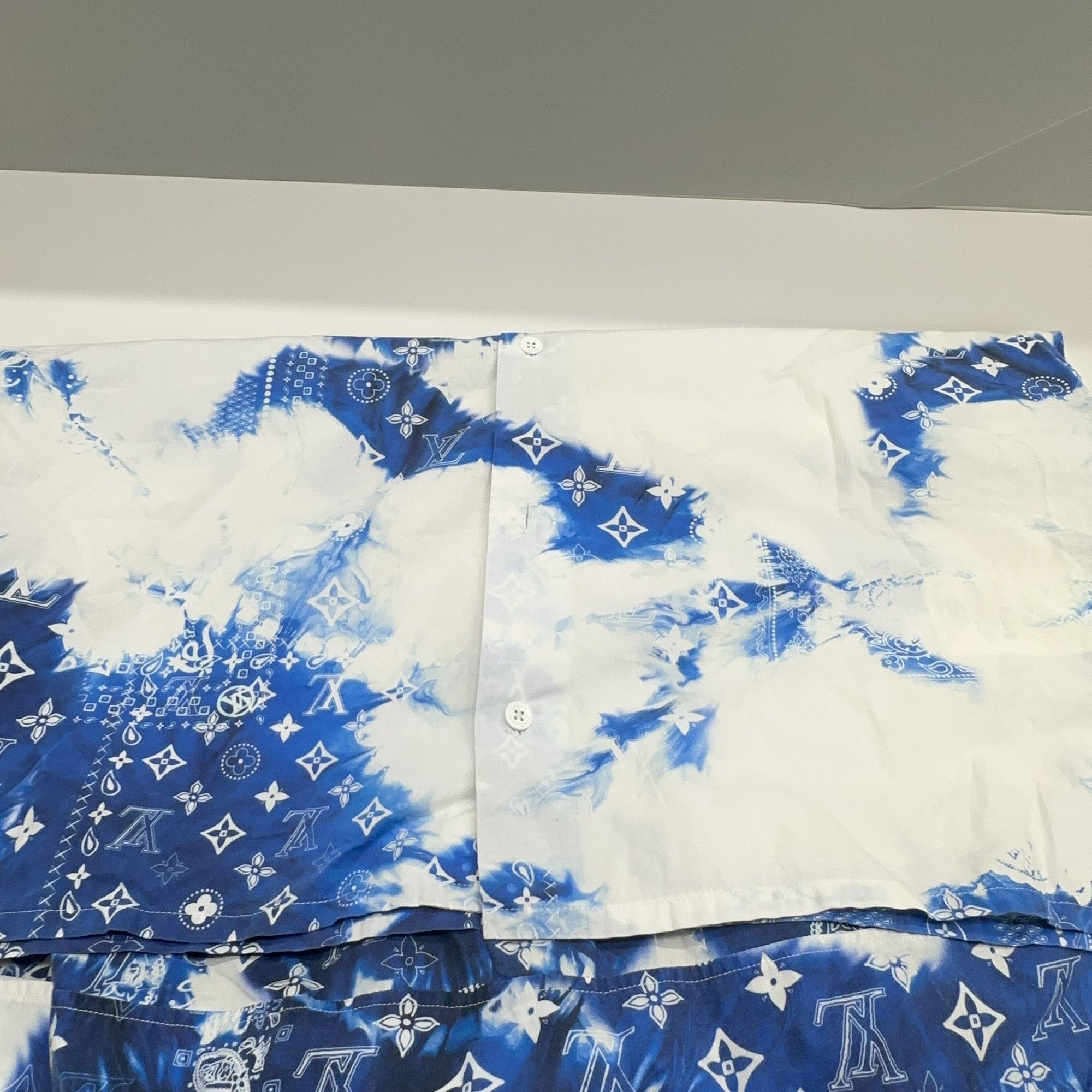Louis Vuitton Louis Vuitton Bandana Logo Shirt XS Size US XS / EU 42 / 0 - 7 Thumbnail