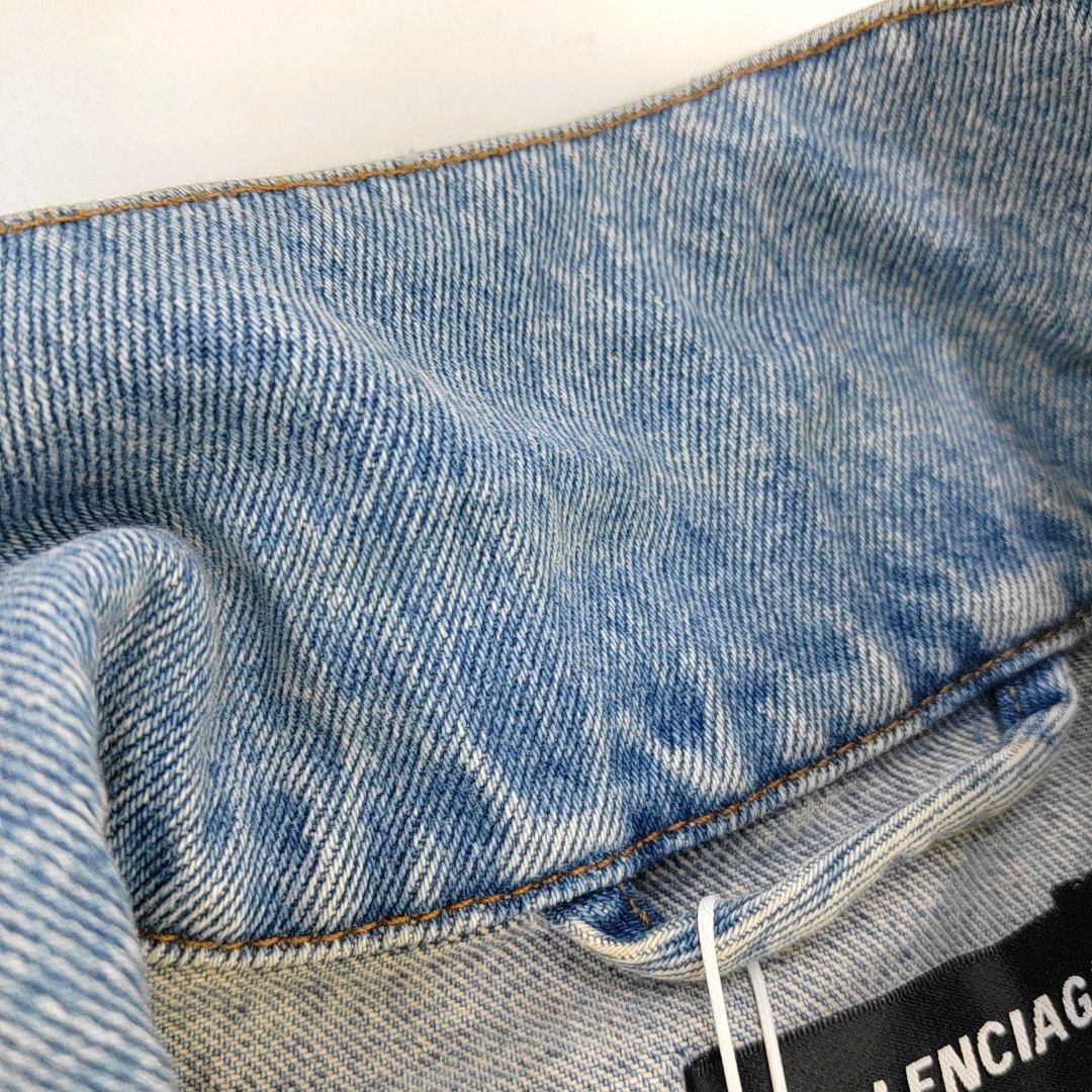 Balenciaga Balenciaga Multilingual Logo Denim Jacket Size 46 Size US S / EU 44-46 / 1 - 5 Thumbnail